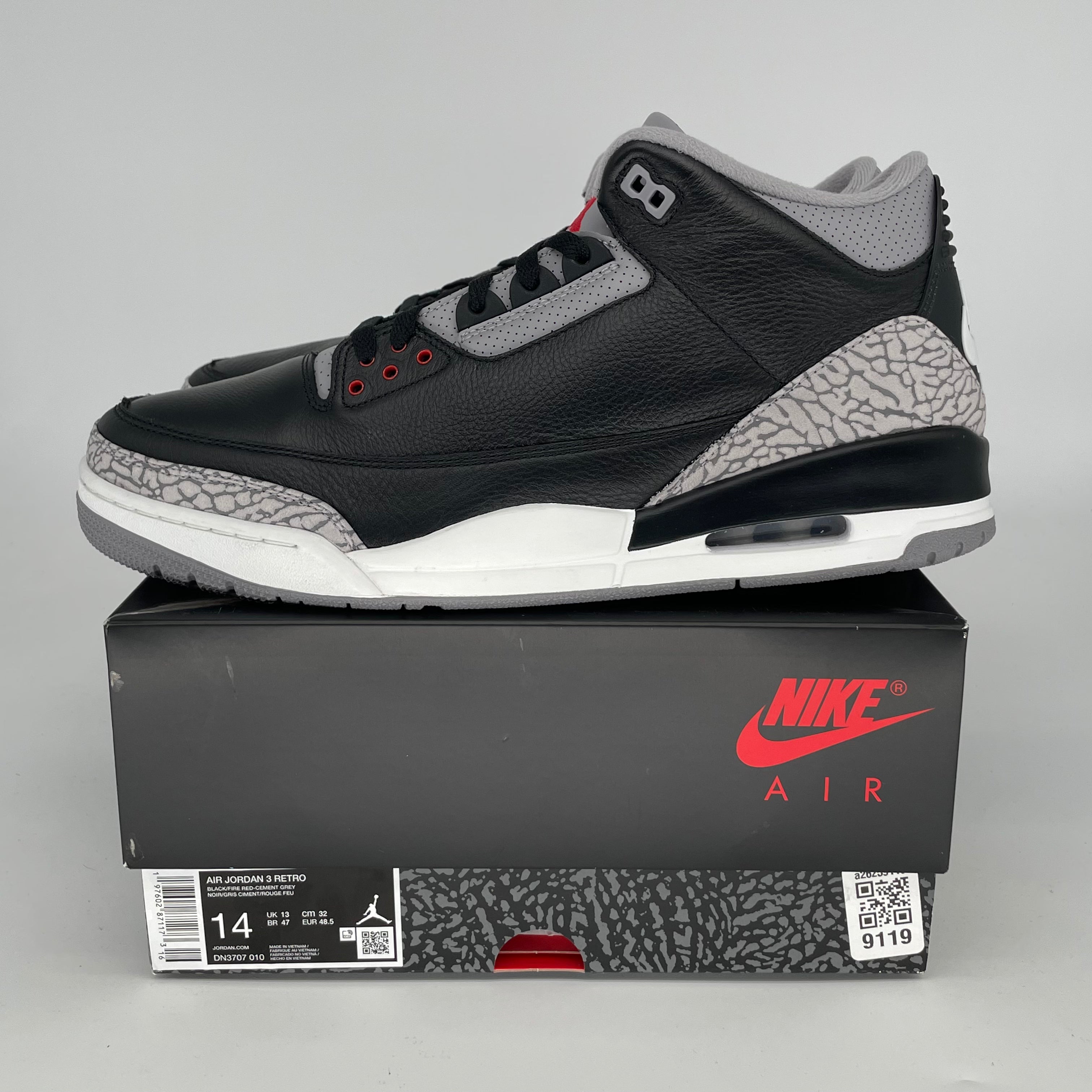 Original Title: AIR JORDAN 3 BLACK CEMENT SIZE 14 DN3707 010   Optimized Title: **Air Jordan 3 Retro Black Cement Men's Basketball Shoes Size 14 (DN3707-010) - Perfect for Sneaker Collectors & Court Performance**