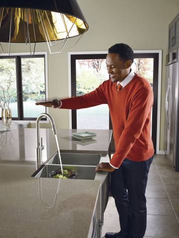 Moen 7565ESRS Spot Resist Stainless Steel MotionSense Kitchen Faucet with Pulldown Spray - Touchless Hands-Free Design for Modern Kitchens, Perfect for Cooking, Washing Dishes & Filling Pots