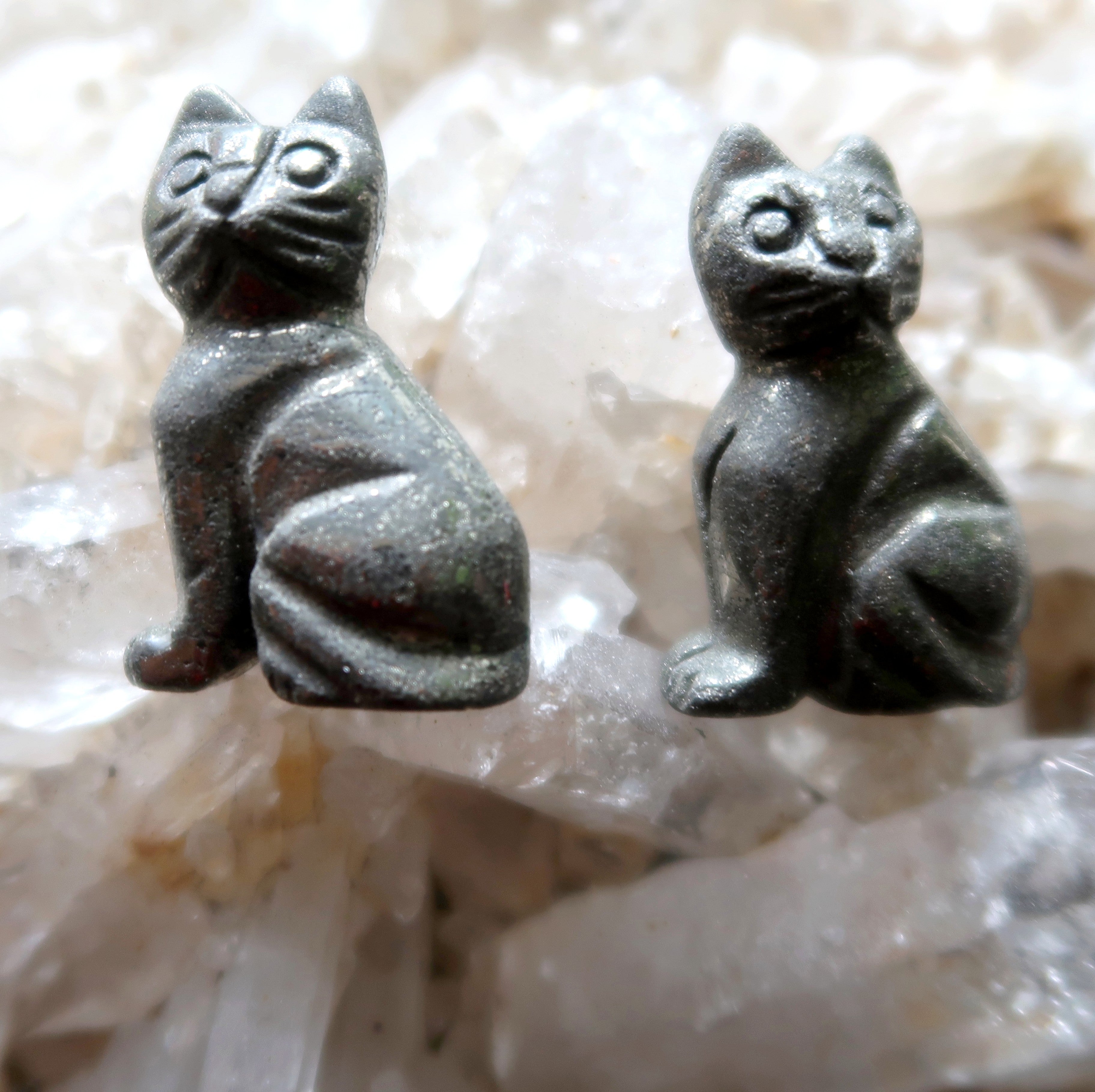 Pyrite Cat Figurine Set - Hand Carved Gold Stone Protection Pair, Spirit Animal Statue for Home Decor & Feng Shui