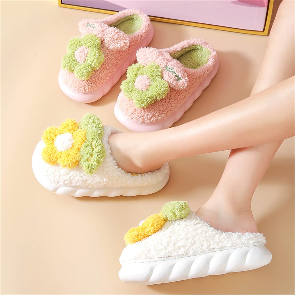 Women's & Men's Warm Plush Slippers with Non-Slip Thick Sole - Cozy Indoor House Shoes for Winter with Floral Design - Perfect for Home, Lounge & Relaxation