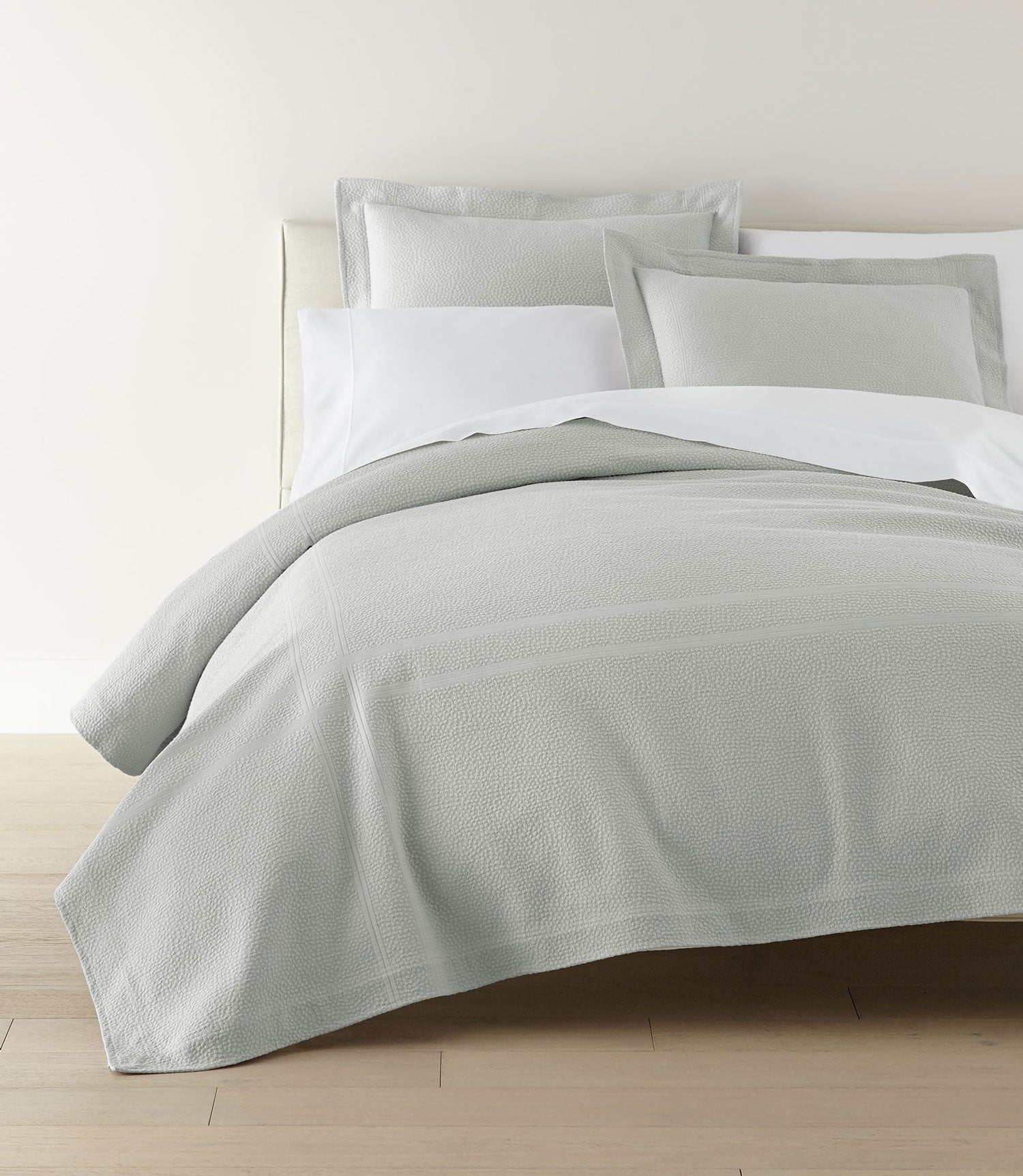 Luxury Montauk Matelassé Coverlet - Queen Size Quilted Bedspread for All Seasons | Soft & Breathable Cotton Blend | Perfect for Master Bedroom, Guest Room & Hotel Decor