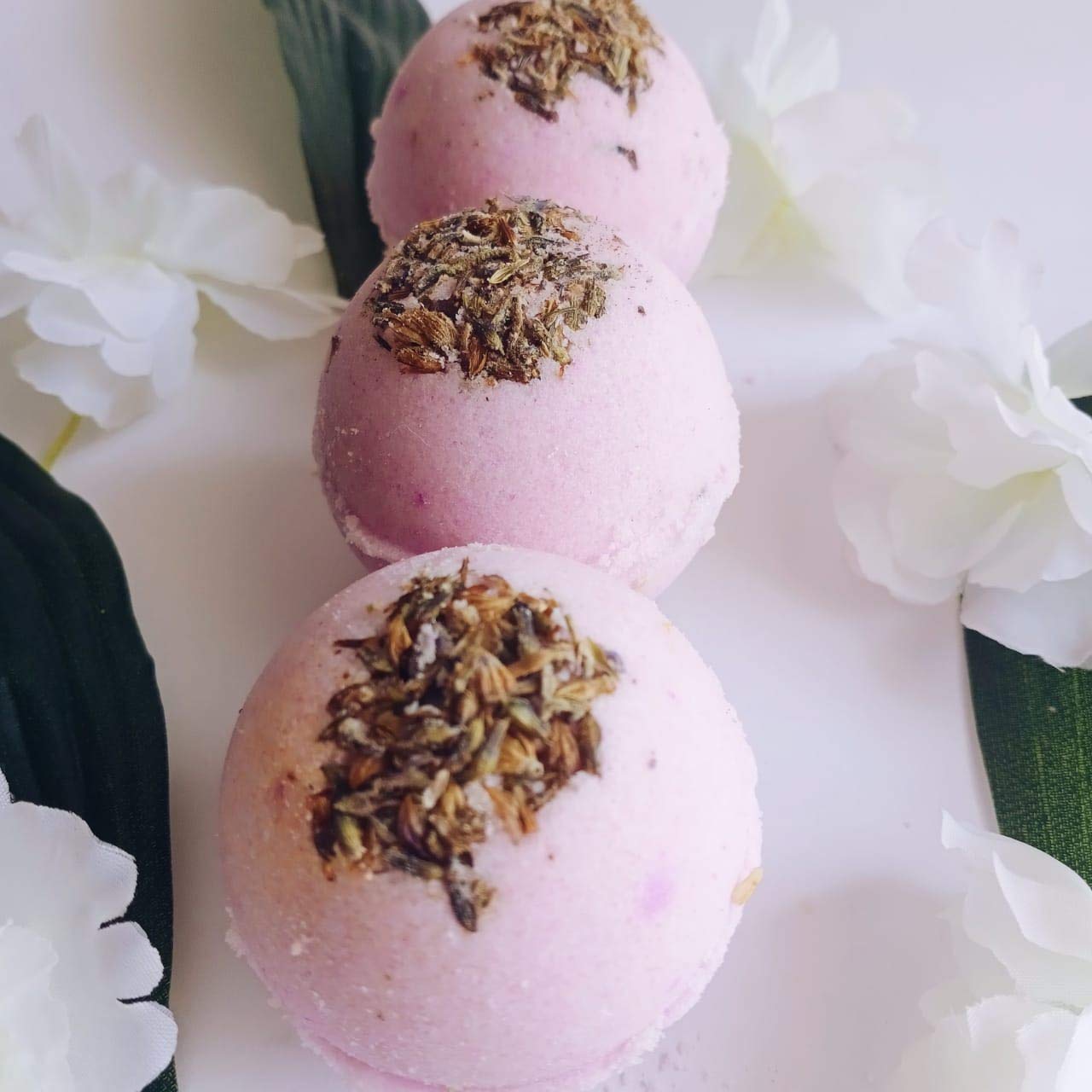 Aaranyam Lavender Bath Bombs for Women - 3-Pack Fizzy Aromatic Bath Tub Bombs with Natural Ingredients (75g Each) - Relaxing Gift Set for Spa, Self-Care & Stress Relief