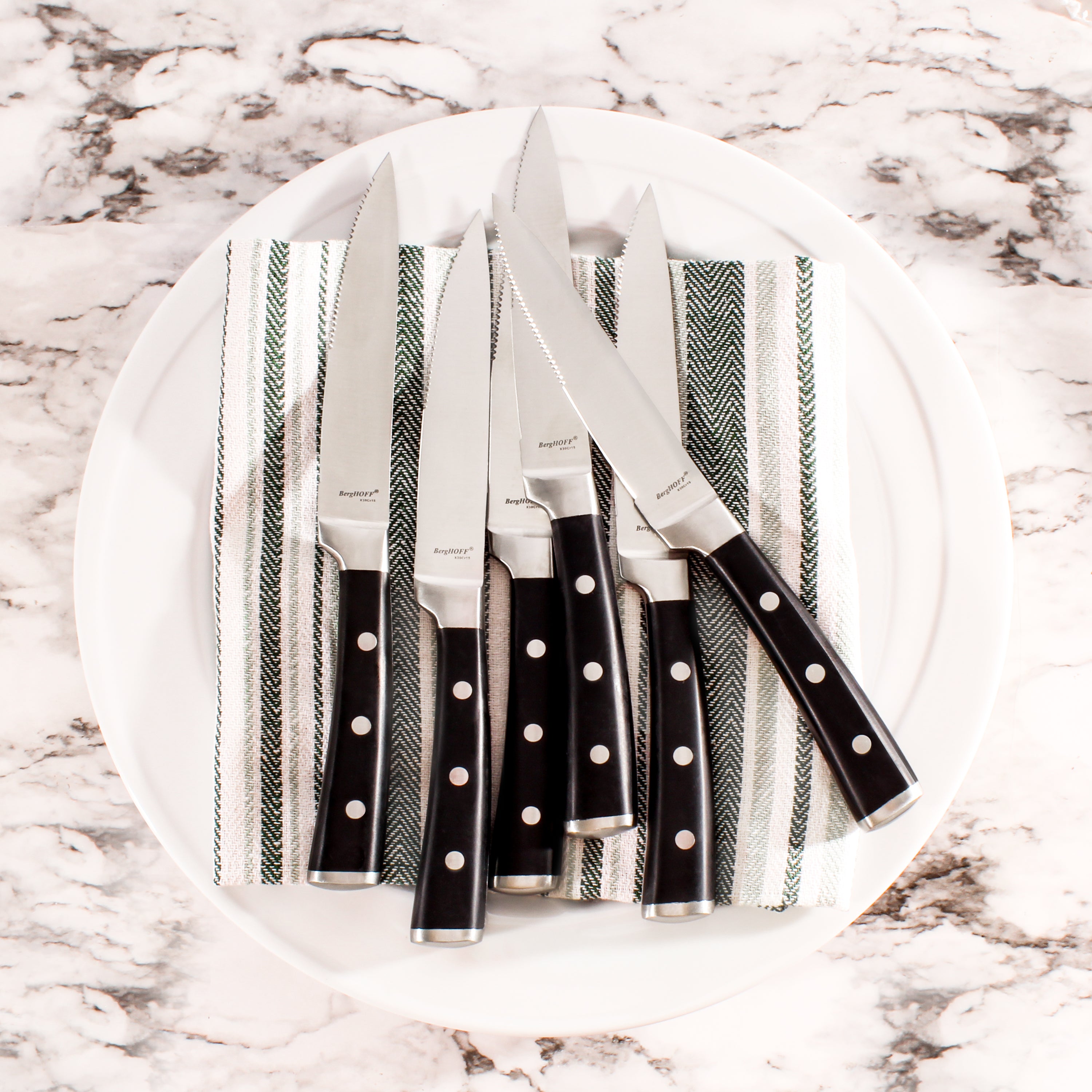 BergHOFF Essentials 4-Piece Stainless Steel Steak Knife Set - Sharp Serrated Blades for Steak, Meat & BBQ - Perfect for Dinner Parties, Restaurants & Home Kitchens