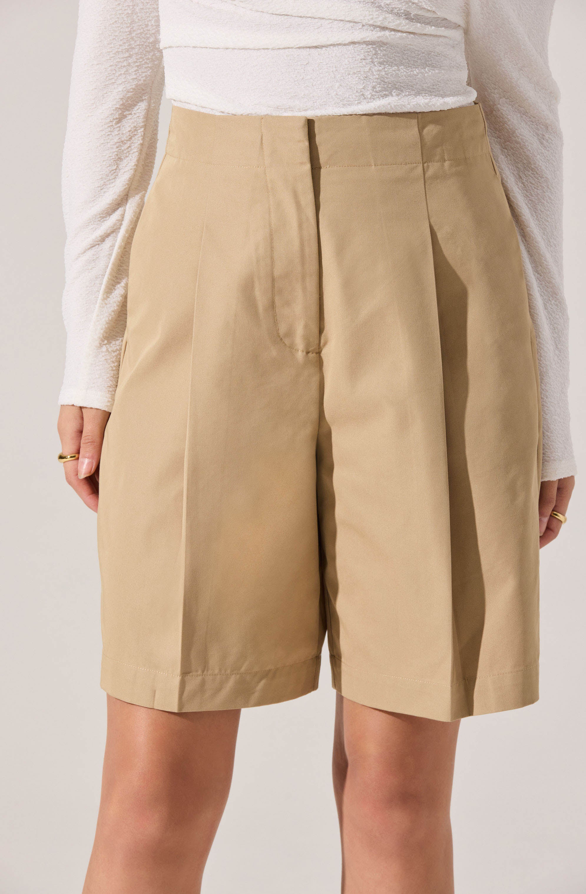 Stylish Tailored Pleated Bermuda Shorts for Men - Comfortable & Breathable Summer Casual Wear - Perfect for Beach, Travel & Outdoor Activities