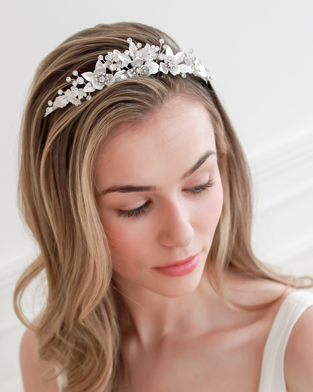 Elegant Floral Wedding Tiara for Bride - Vintage Crystal Rhinestone Bridal Crown Headpiece - Perfect for Wedding, Prom, Bridal Shower & Special Occasions