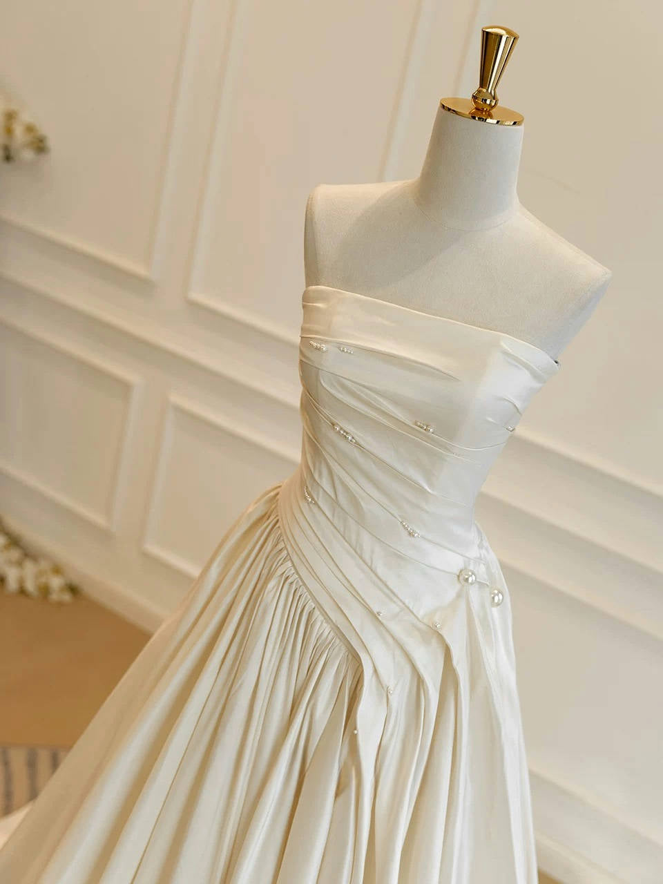 Elegant A-Line Taffeta Light Champagne Long Prom Dress & Evening Gown for Formal Events - Perfect for Homecoming, Wedding Guest, and Special Occasions
