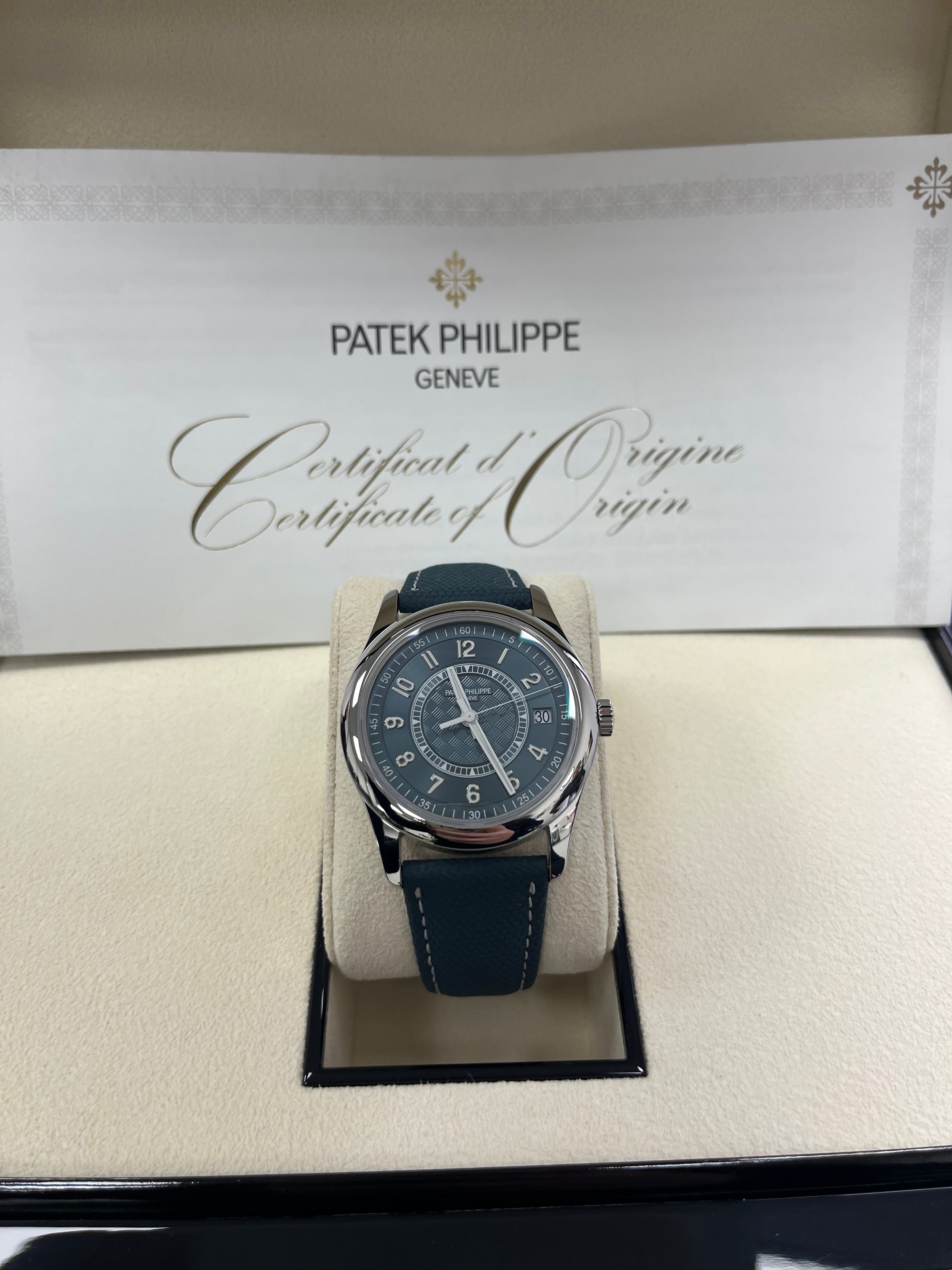 Patek Philippe Calatrava 6007A-001 Limited Edition Men's Luxury Watch - Perfect for Business Meetings, Formal Events & Collector's Showcase