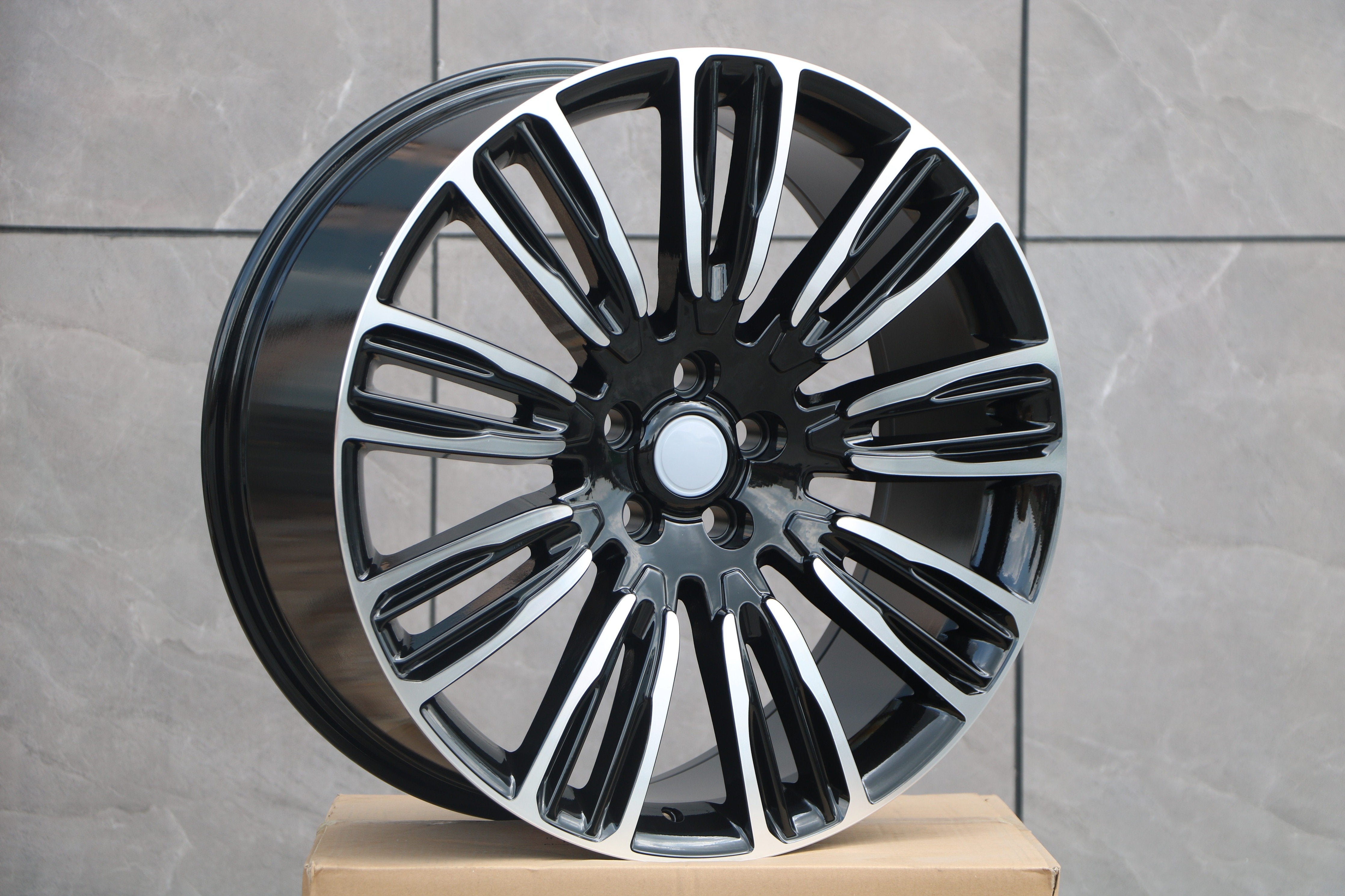 22-Inch Alloy Wheels for Range Rover Vogue, Sport, Defender, Discovery & LR3/LR4 - Premium Off-Road & Luxury SUV Rims for Enhanced Style & Performance