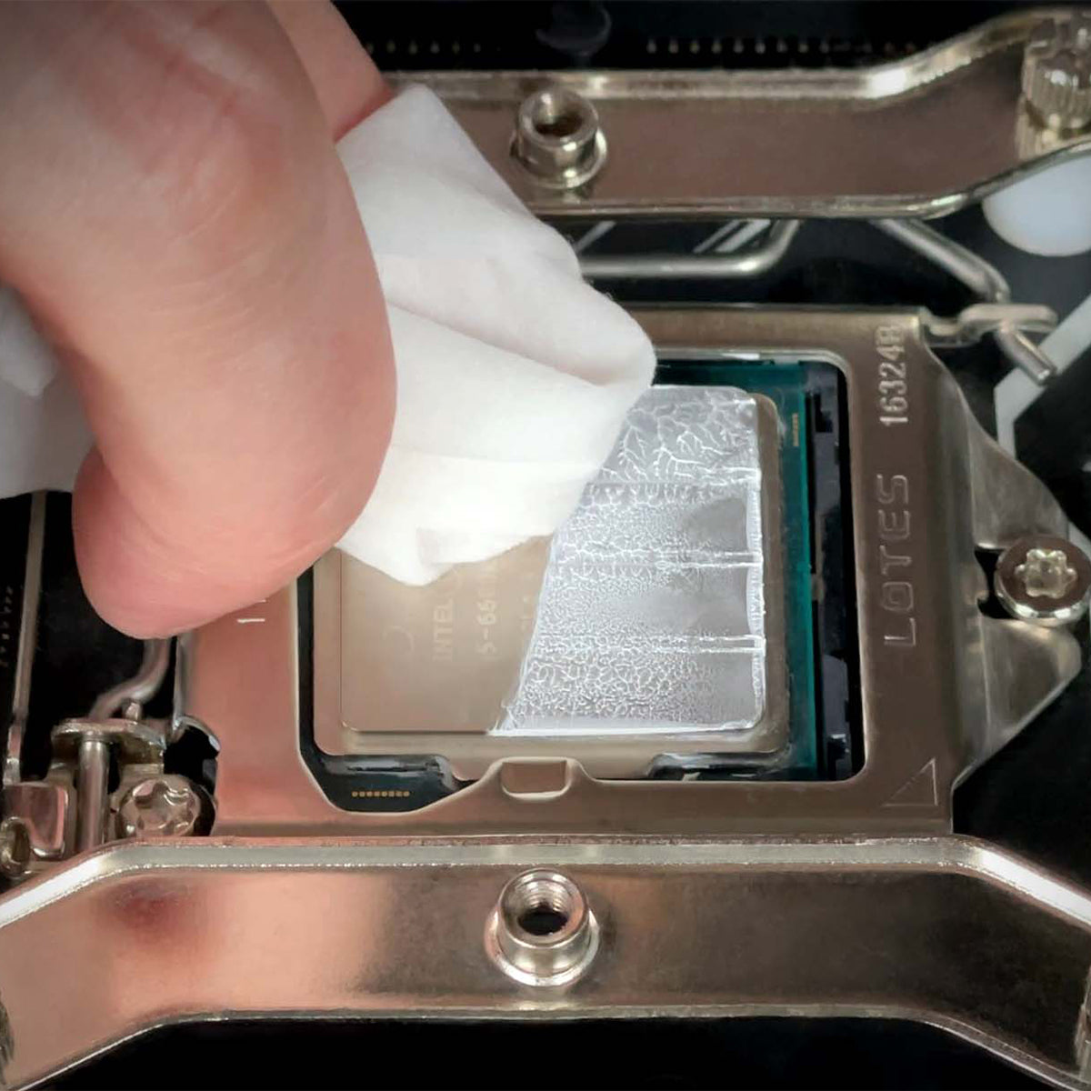 Arctic MX Cleaner Wipes for Thermal Compound Removal - 40pcs | Safe for CPU, GPU & Electronics Cleaning | Perfect for PC Builders & Tech Maintenance