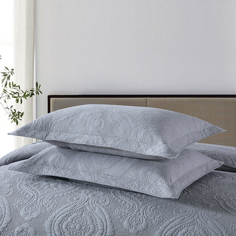 Aramis Reversible 3-Piece Damask Quilt Set - King Size Bedding with Matching Pillow Shams - Luxury Bedroom Decor for Master & Guest Rooms