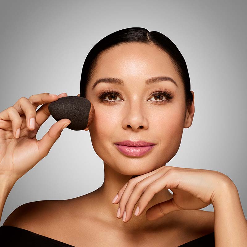 Beautyblender Pro Makeup Sponge - Professional Blending Tool for Flawless Foundation & Concealer Application - Perfect for Everyday Makeup & On-The-Go Touch Ups