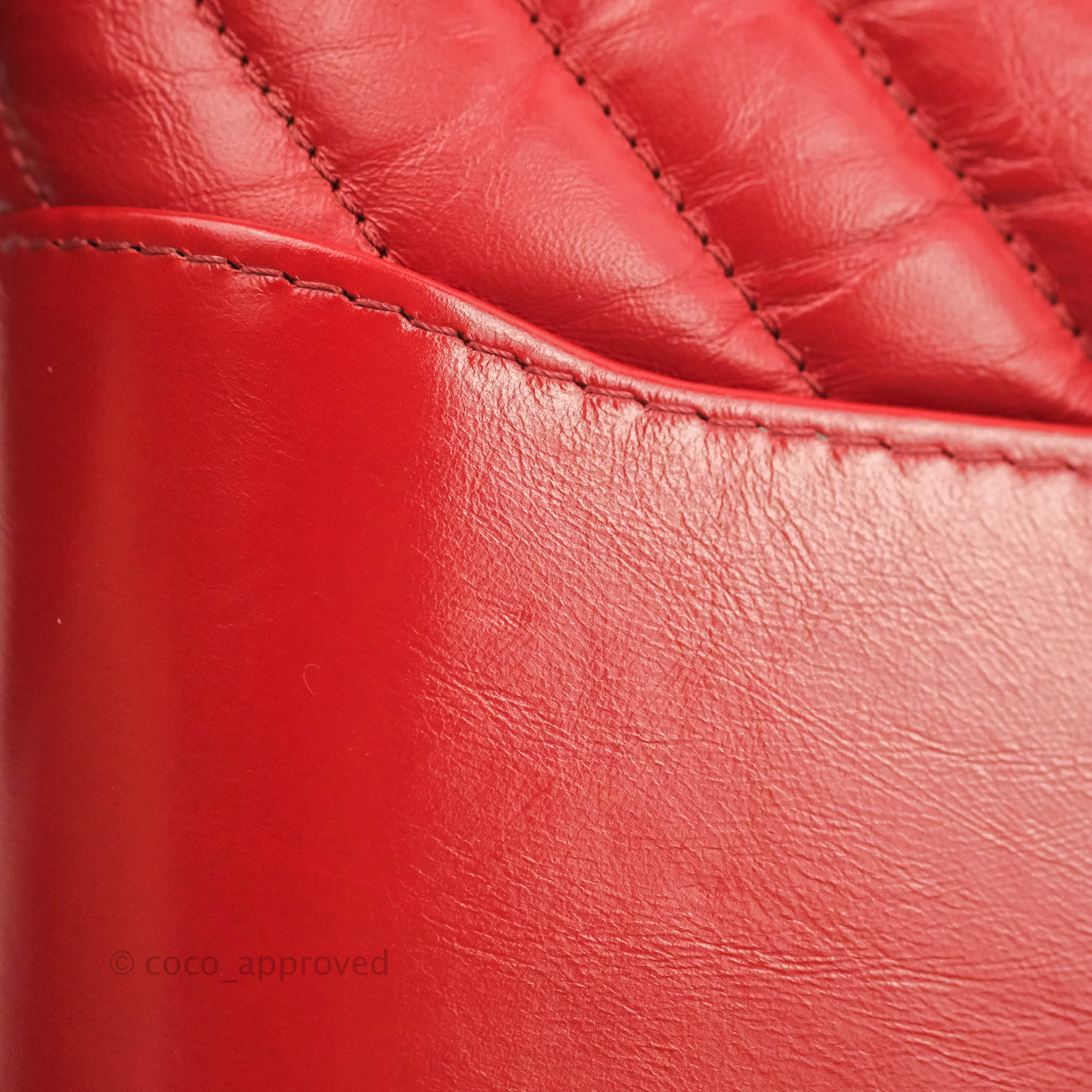 Chanel Chevron Medium Gabrielle Hobo Bag in Red Aged Calfskin with Mixed Hardware - Luxury Shoulder Bag for Women, Perfect for Work, Travel and Evening Events