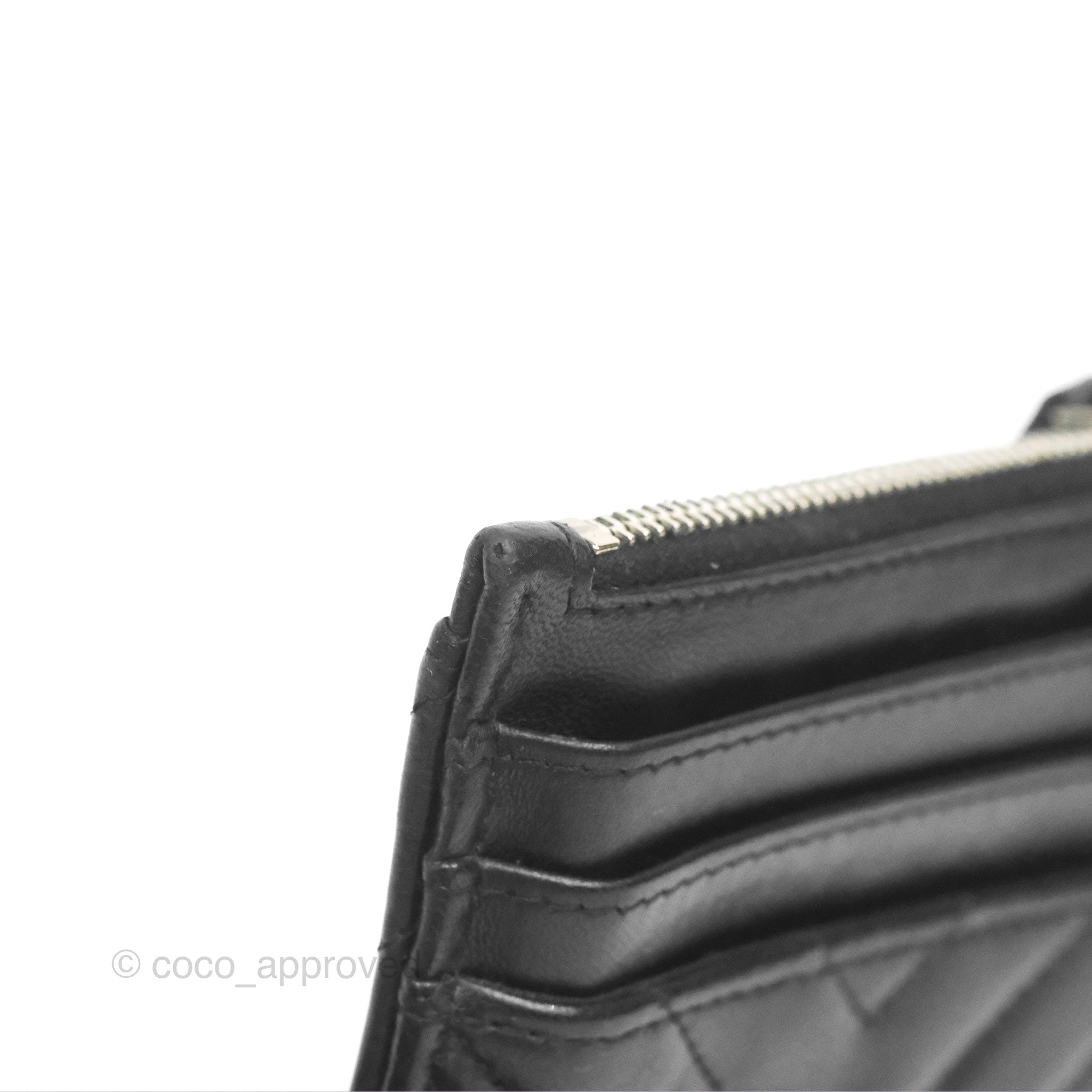 Chanel Chevron CC Zipped Card Holder in Black Lambskin with Silver Hardware - Luxury Compact Wallet for Everyday Use & Travel Essentials