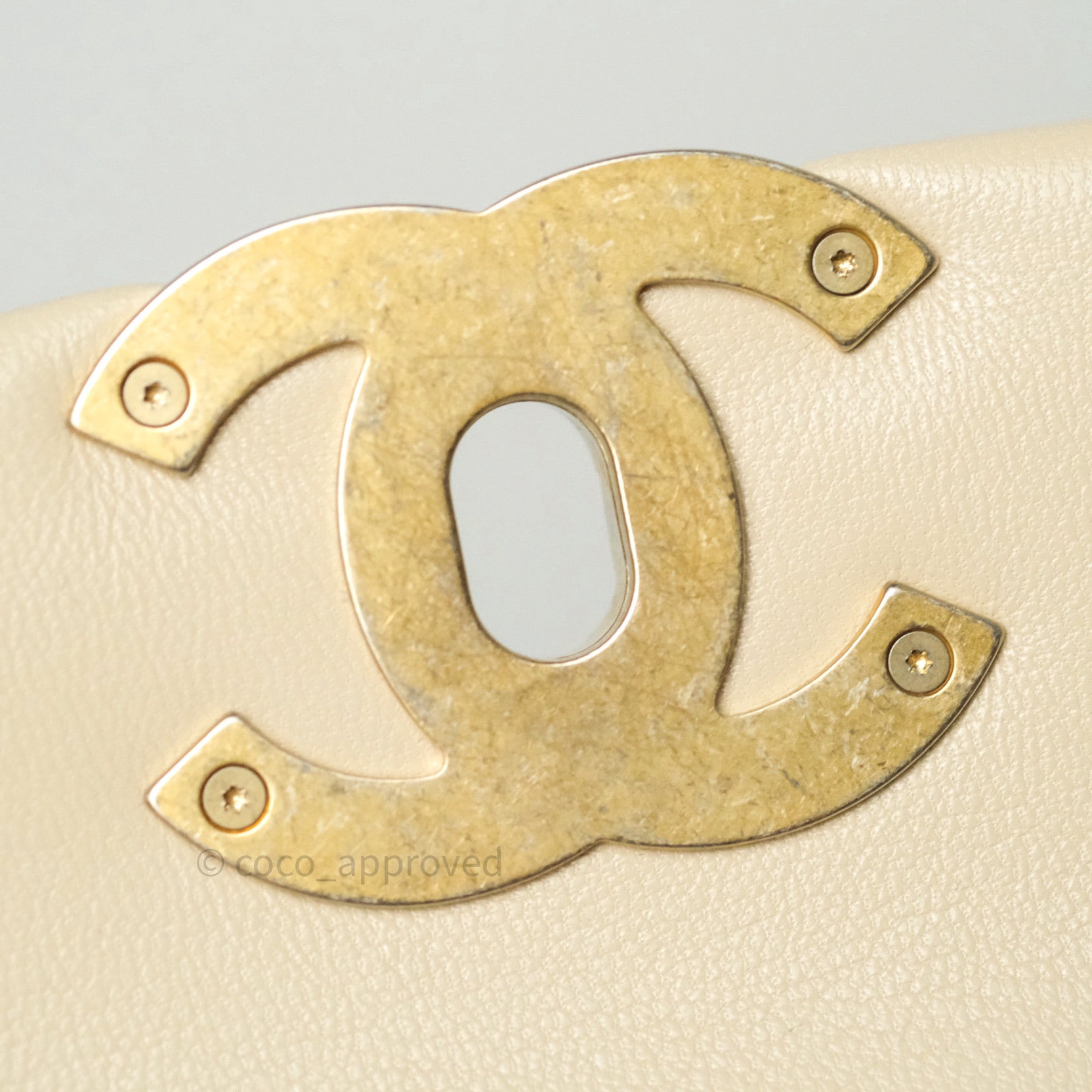 Chanel 19 Medium Flap Bag in Beige Goatskin Leather with Mixed Hardware - Luxury Handbag for Women, Perfect for Work, Date Night & Special Occasions