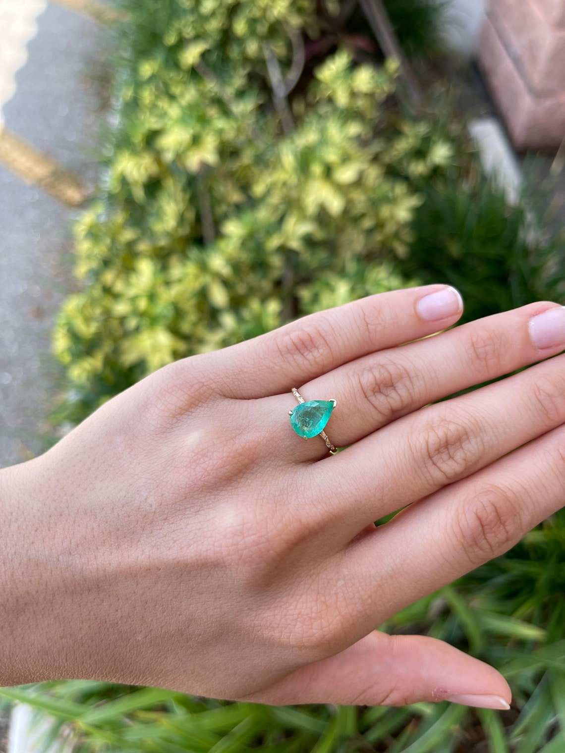 2.24tcw Pear Cut Emerald & Diamond Accent Ring in 14K Gold - Elegant Jewelry for Weddings, Anniversaries & Special Occasions