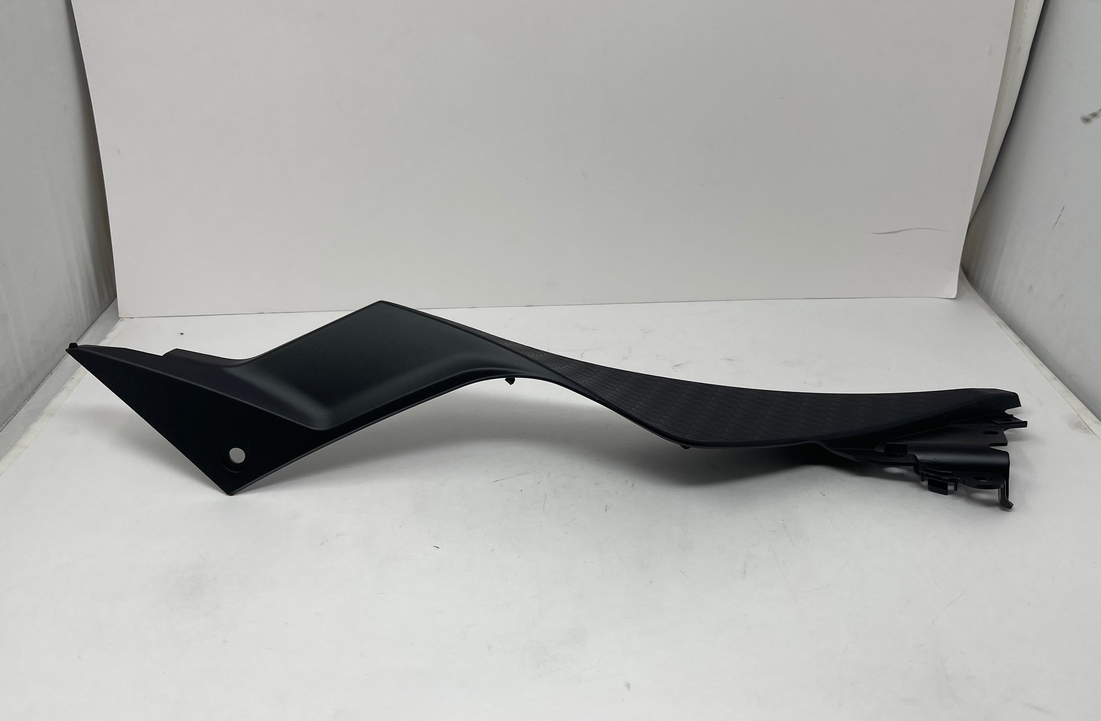 X22GT 250cc Automatic Motorcycle Right Side Fuel Tank Cover Panel (YY350 6E 2200121) - Replacement Part for Off-Road & Street Riding Adventures
