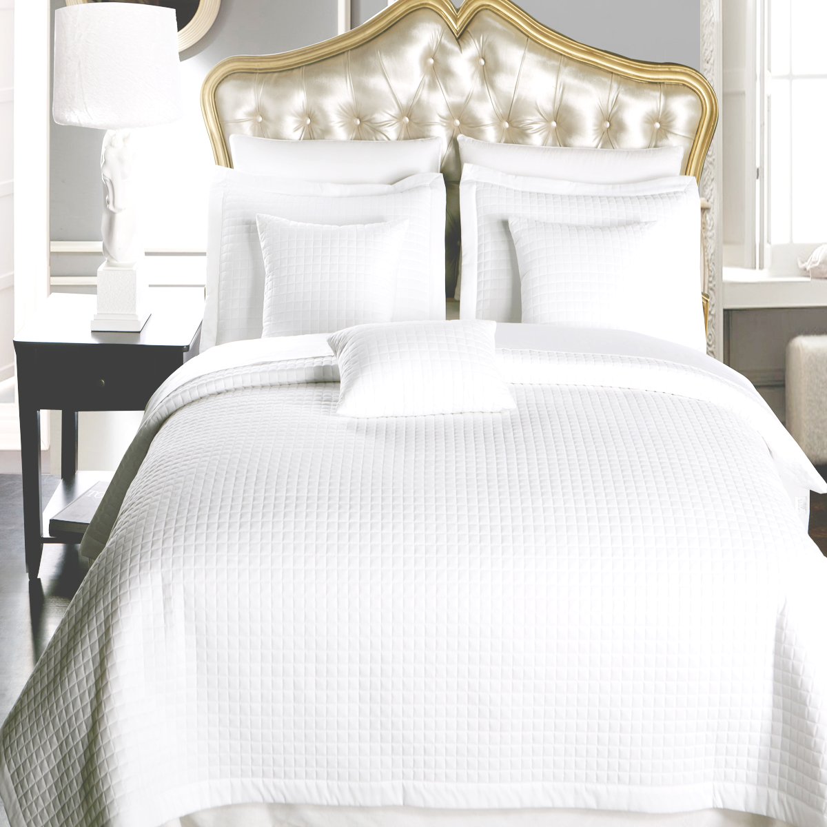 Royal Hotel Luxury 7-Piece Bedding Set - Full Size Checkered Quilt, Bedspread, Sheets & Coverlet Set - Premium White Quilted Bed in a Bag - Perfect for Guest Rooms, Vacation Homes & Cozy Bedroom Decor