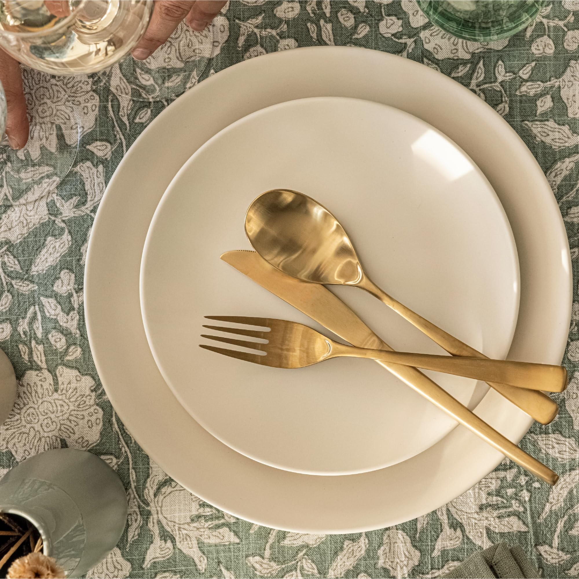 Over&Back Coupe 16-Piece Stoneware Dinnerware Set - 4 Dinner Plates, 4 Salad Plates, 4 Cereal Bowls & 4 Dinner Bowls - Semi-Matte Ivory Tableware for Everyday Dining, Family Gatherings & Special Occasions