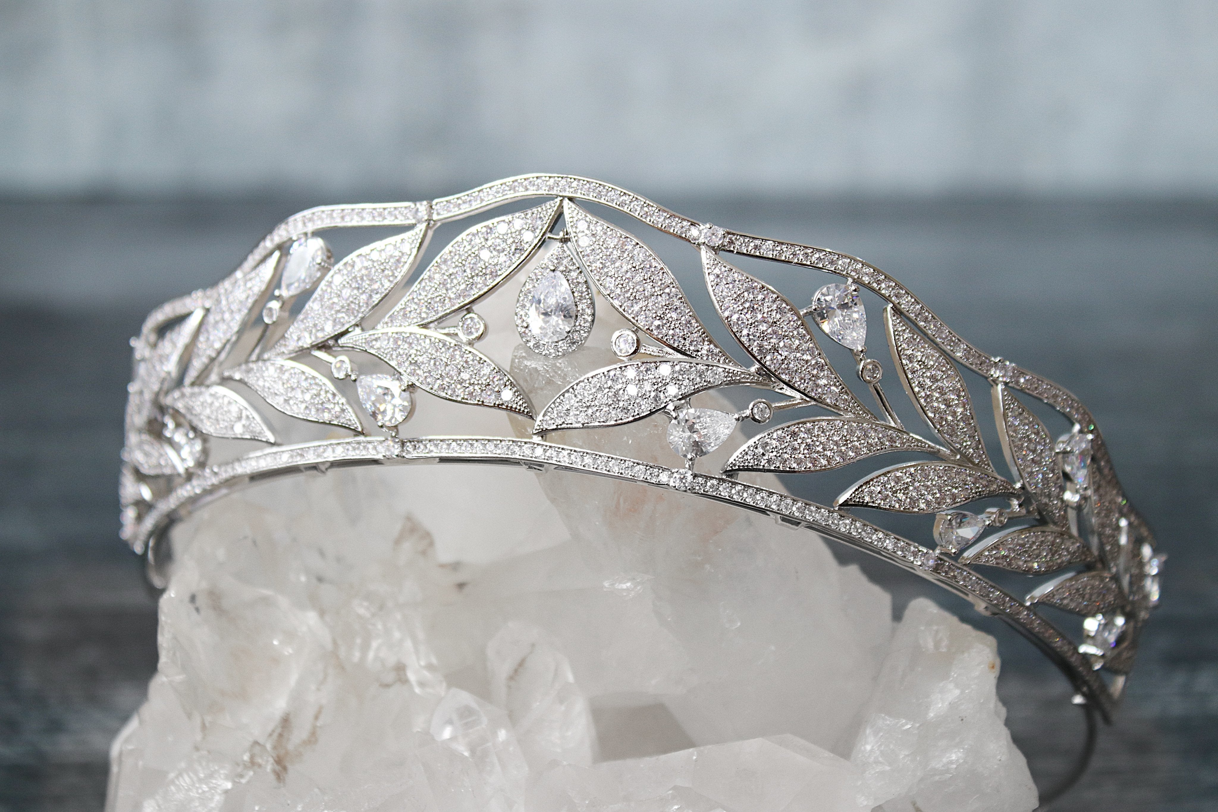 LILIAN Bandeau Tiara - Elegant Rhinestone Headband for Women, Bridal Hair Accessories, Wedding Crown, Prom & Party Headpiece | Perfect for Brides, Prom Queens, and Special Occasions