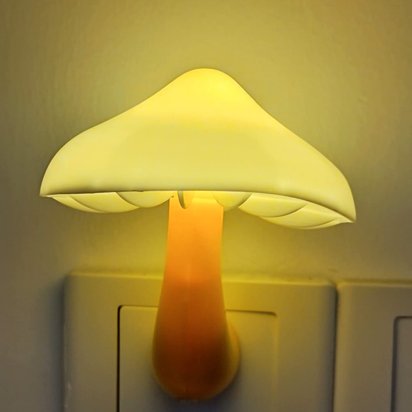 AUSAYE Plug-in LED Night Light with Sensor - Energy Saving Mushroom Night Light for Kids & Adults - Warm White Wall Lamp for Bedroom, Bathroom, Toilet, Stairs, Kitchen & Hallway - Perfect for Nighttime Safety and Convenient Navigation in Dark Areas