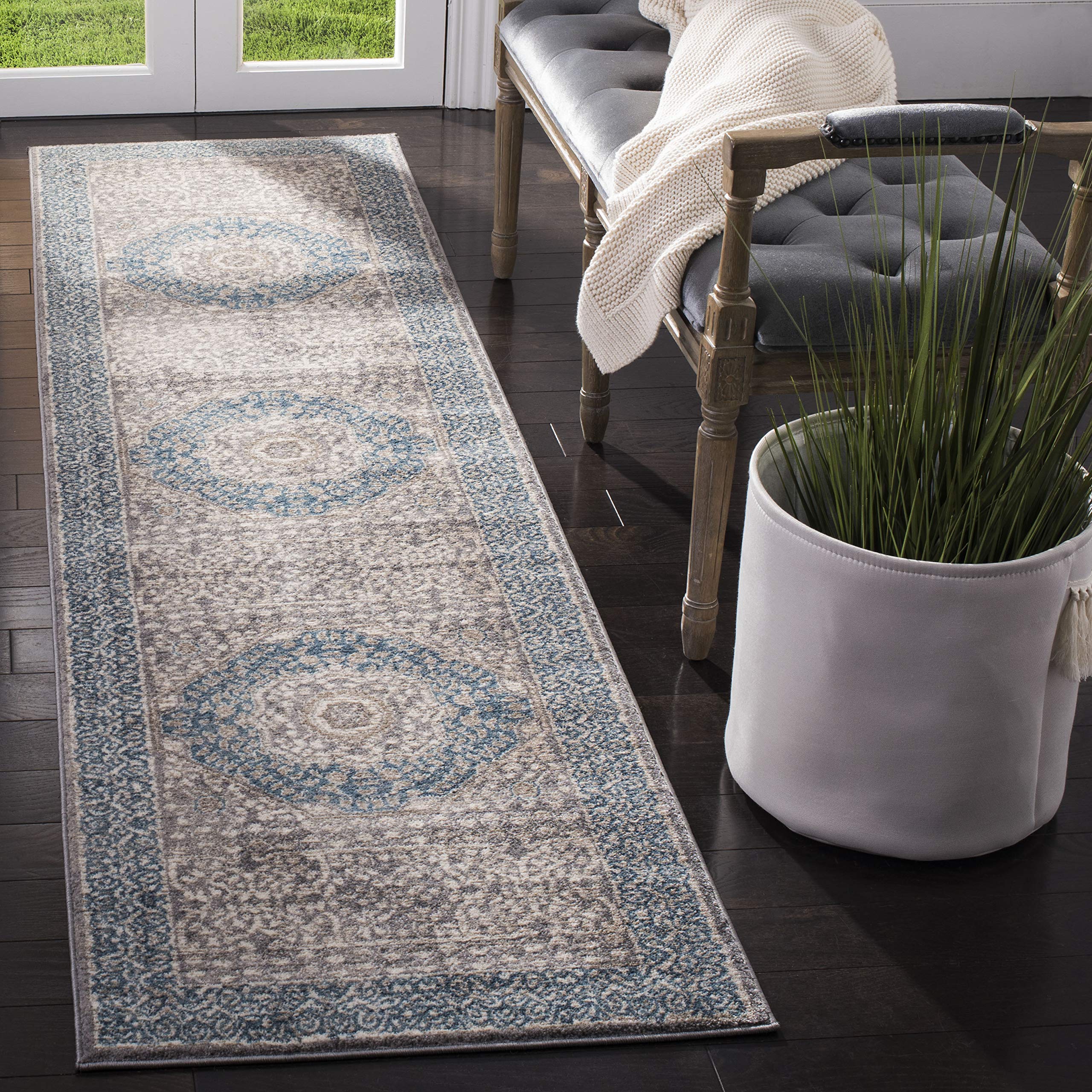 SAFAVIEH Sofia Collection 2'2