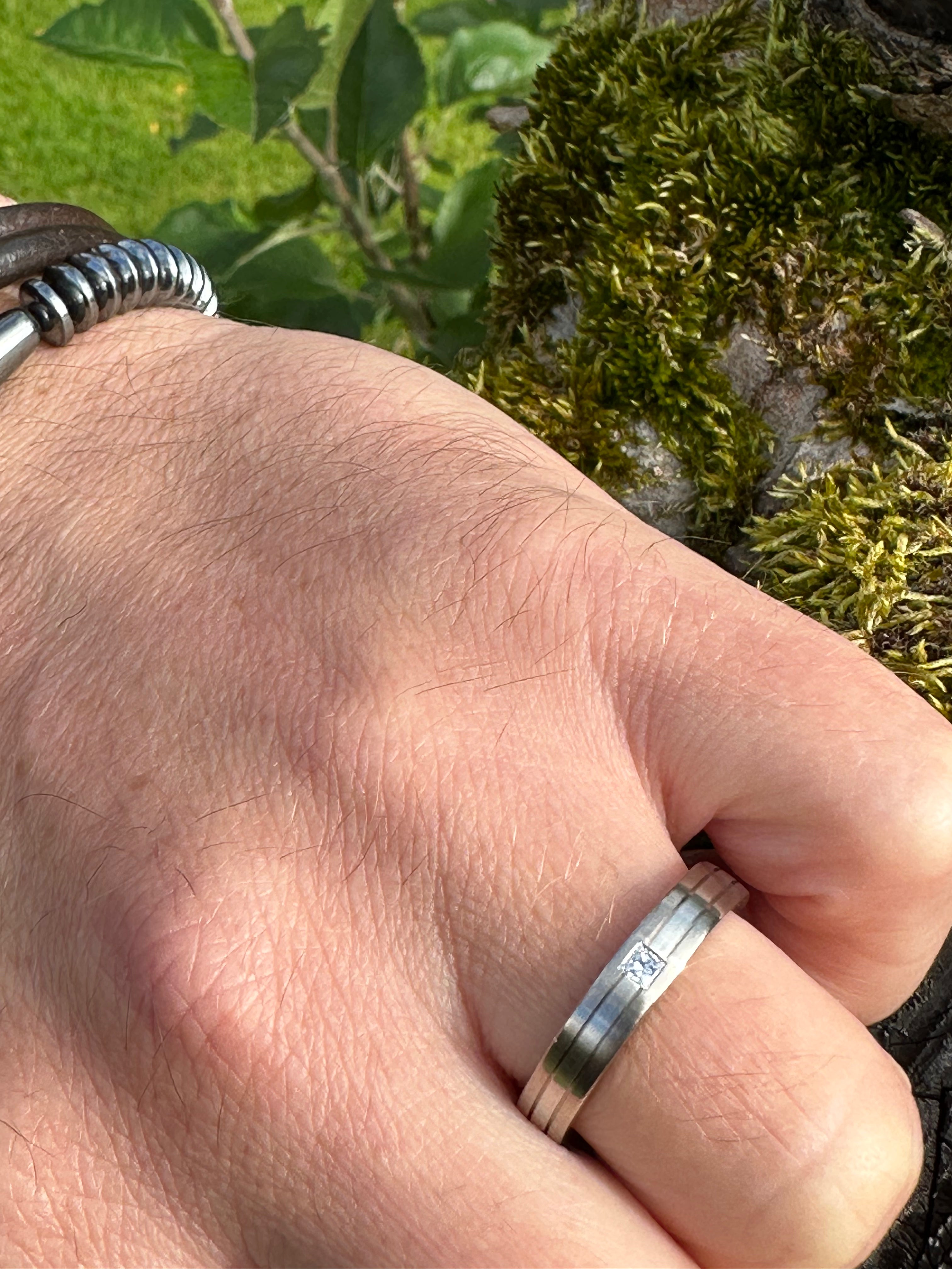 Gerstner Platinum Wedding Band with White Gold Stripe & Princess Cut Diamond - Size T - Elegant Engagement Ring for Women, Perfect for Proposals, Anniversaries & Special Occasions