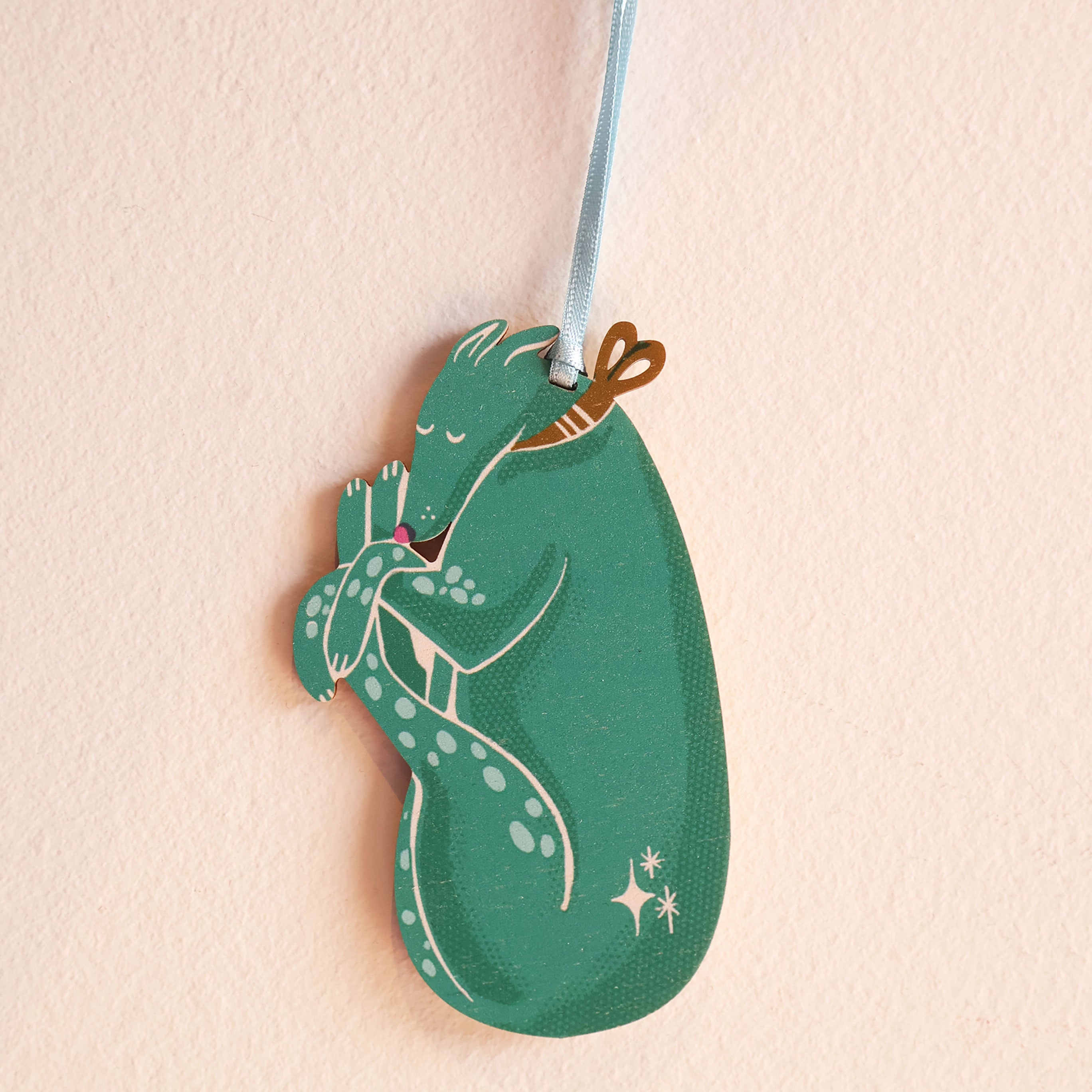 Bryony Moss Shrimpy Wooden Decoration - Handcrafted Wooden Home Decor for Coastal & Farmhouse Style - Perfect for Wall Art, Shelf Display & Gift Giving