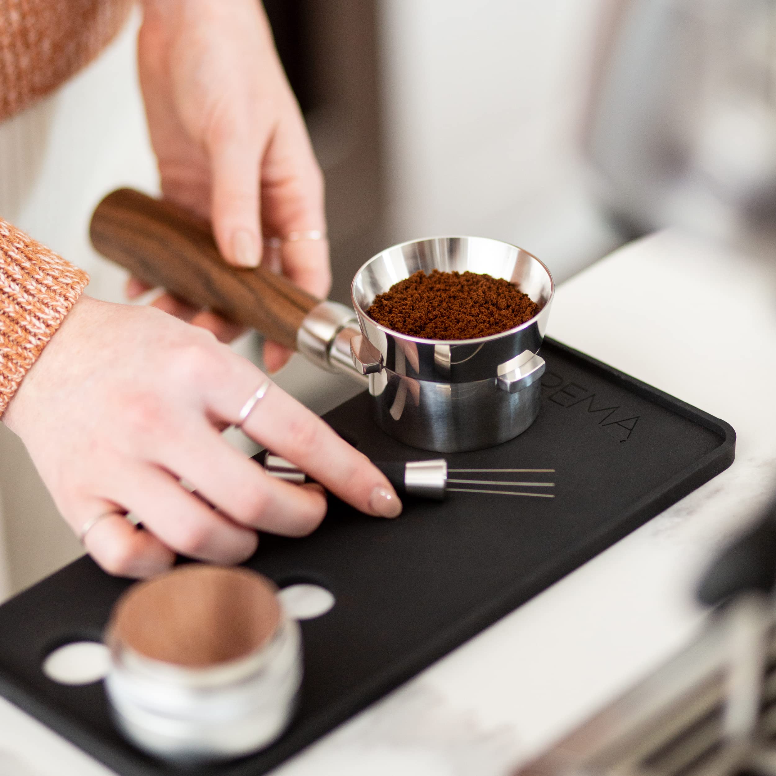Premium Stainless Steel WDT Tool with 0.4mm Needles - 6-Pin Coffee Distributor for Even Extraction | Prevent Channeling & Improve Espresso Taste | Perfect for Home Baristas & Coffee Shops | Includes Silicone Base & Storage Case