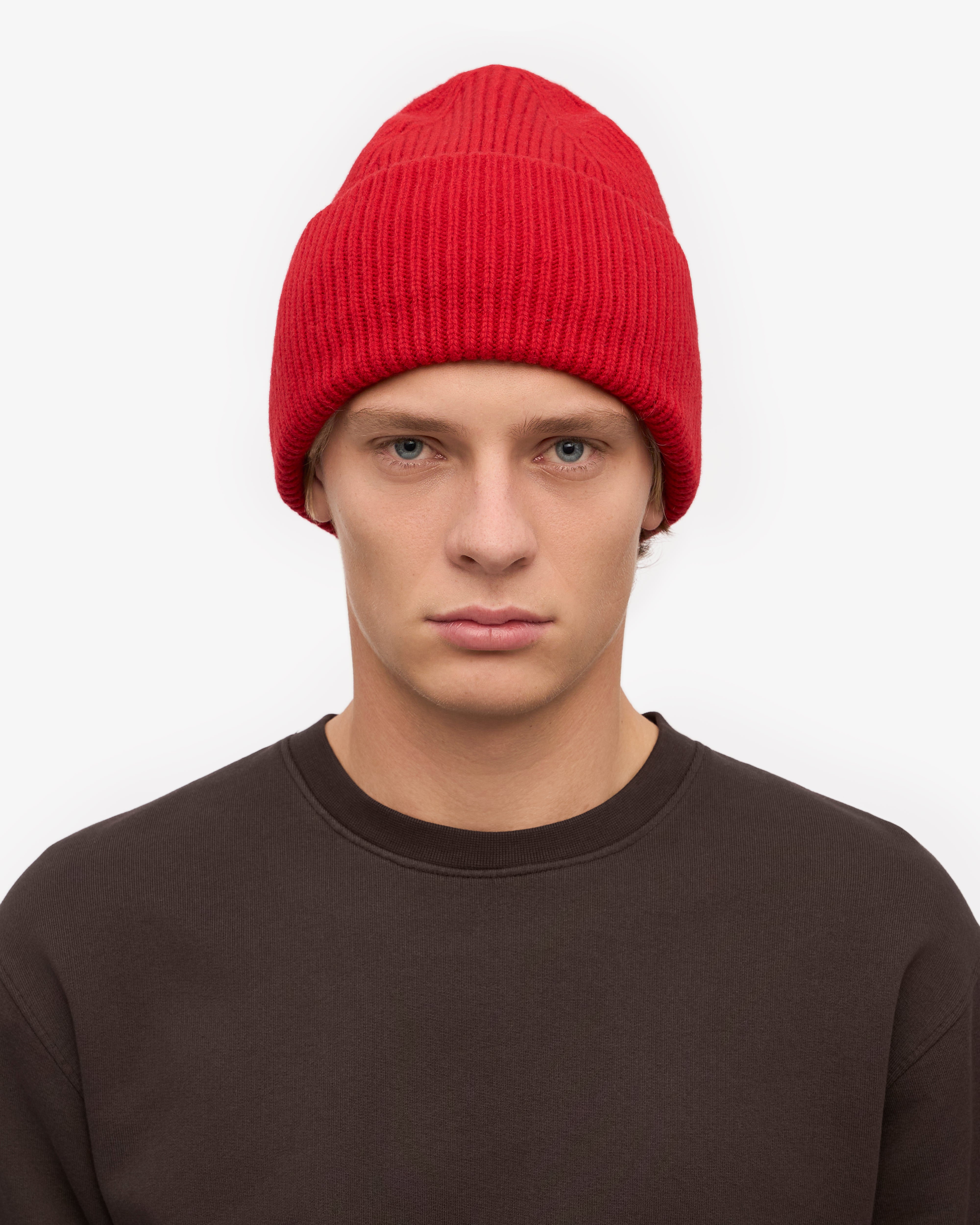 Premium Merino Wool Beanie Hat for Men & Women - Soft & Warm Winter Hat in Scarlet Red - Ideal for Skiing, Hiking & Outdoor Activities