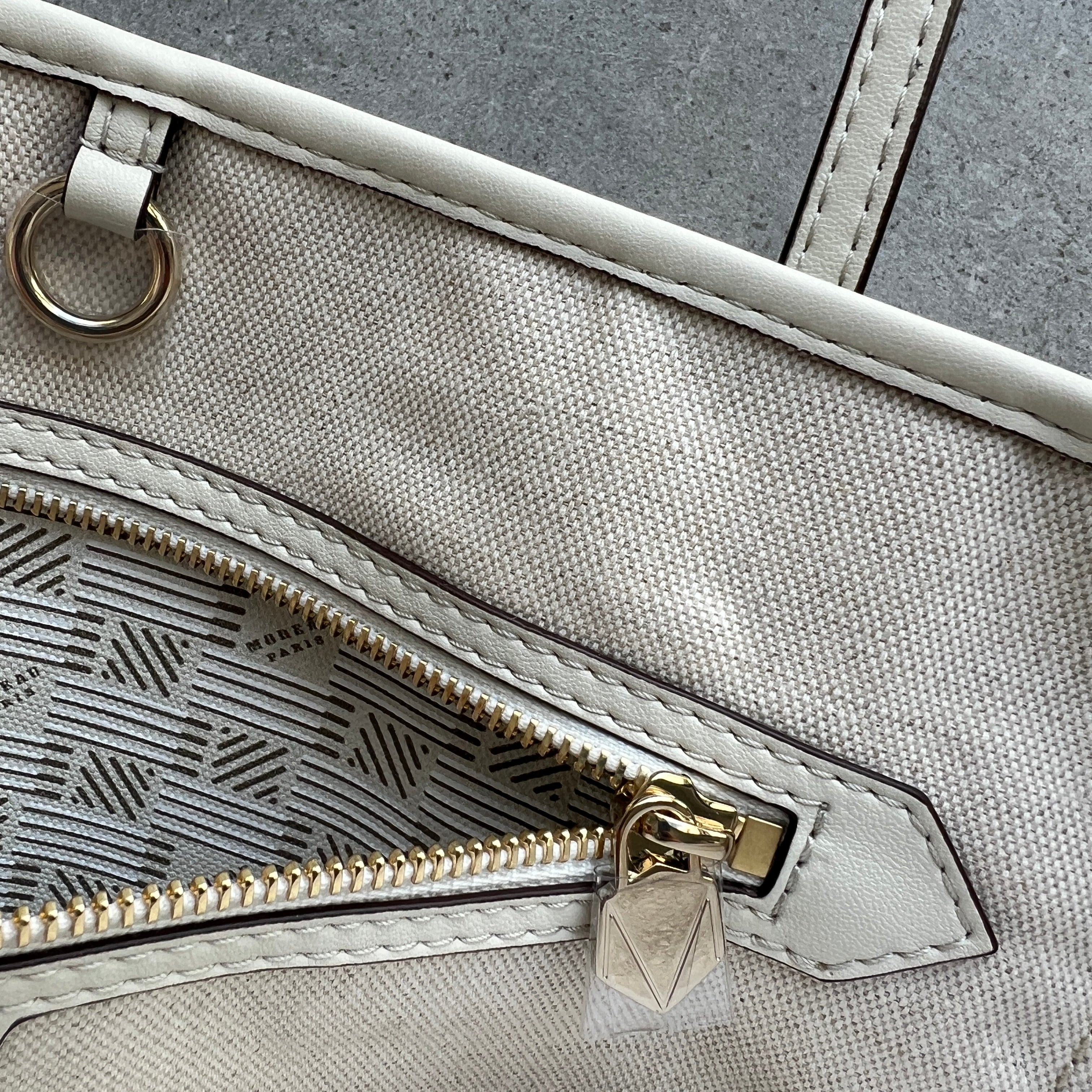 Saint Tropez Open Tote MM Handbag in Champagne Gold - Stylish Beach Tote for Women, Perfect for Summer Vacations, Poolside Lounging and Weekend Getaways