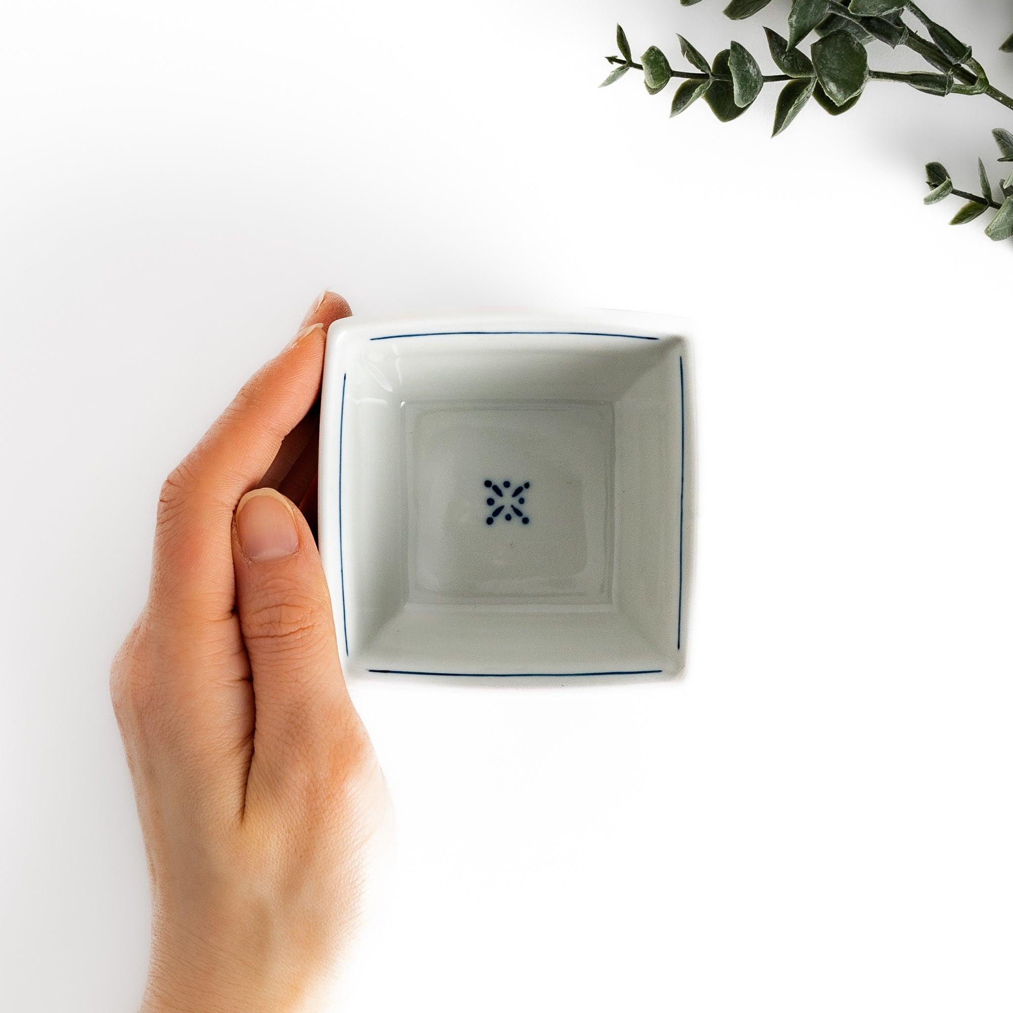 Exquisite Traditional Chinese Flower and Bird Condiment Bowl - Hand-Painted Ceramic Sauce Dish for Soy Sauce, Vinegar & Spices - Perfect for Asian Dining, Sushi Restaurants & Home Kitchen Decor