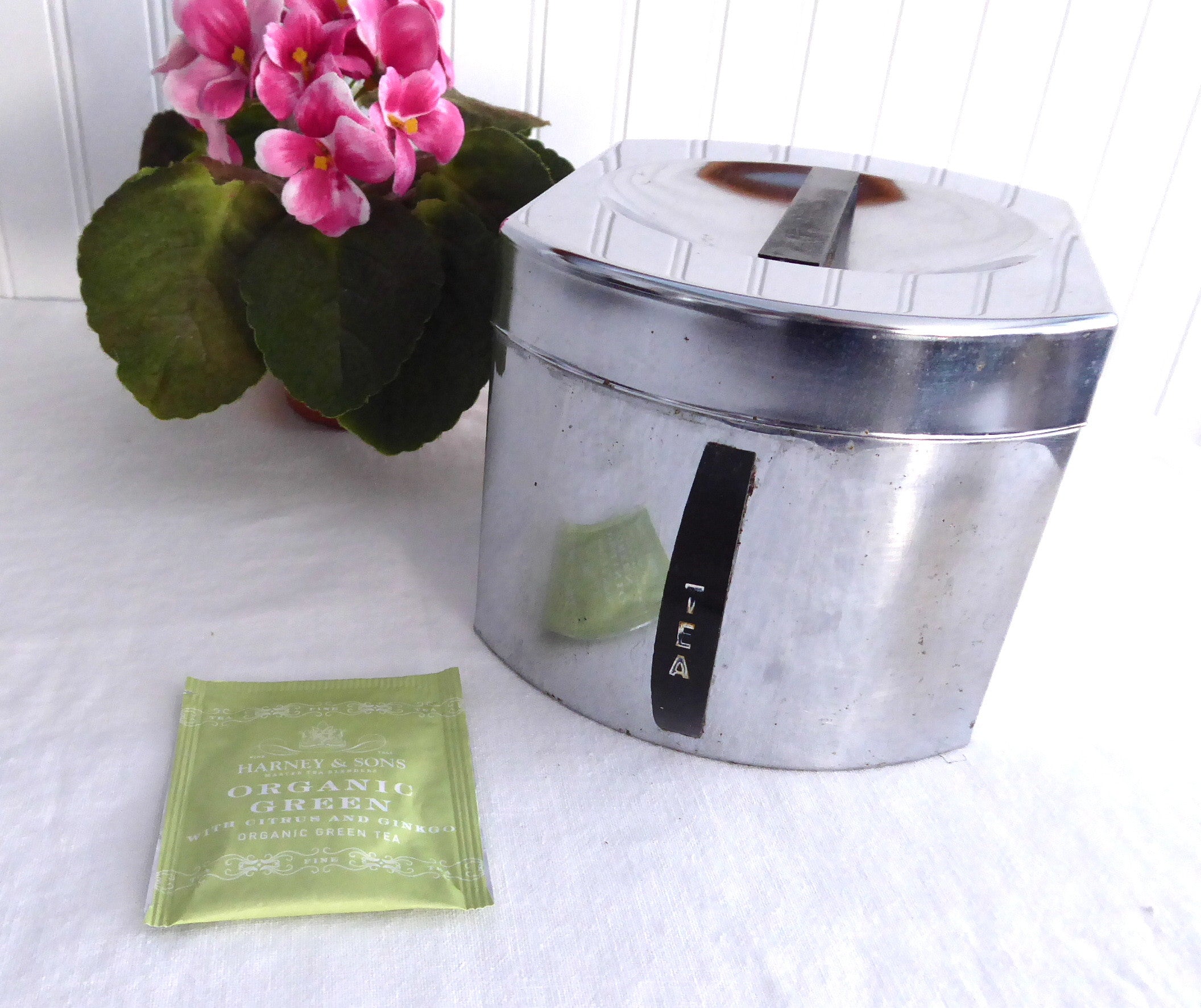Vintage Chrome Tea Canister Caddy - Retro 1950s Mid Century Industrial Style Kitchen Storage for Tea Bags & Coffee Pods | Perfect for Farmhouse, Retro & Industrial Decor Kitchens