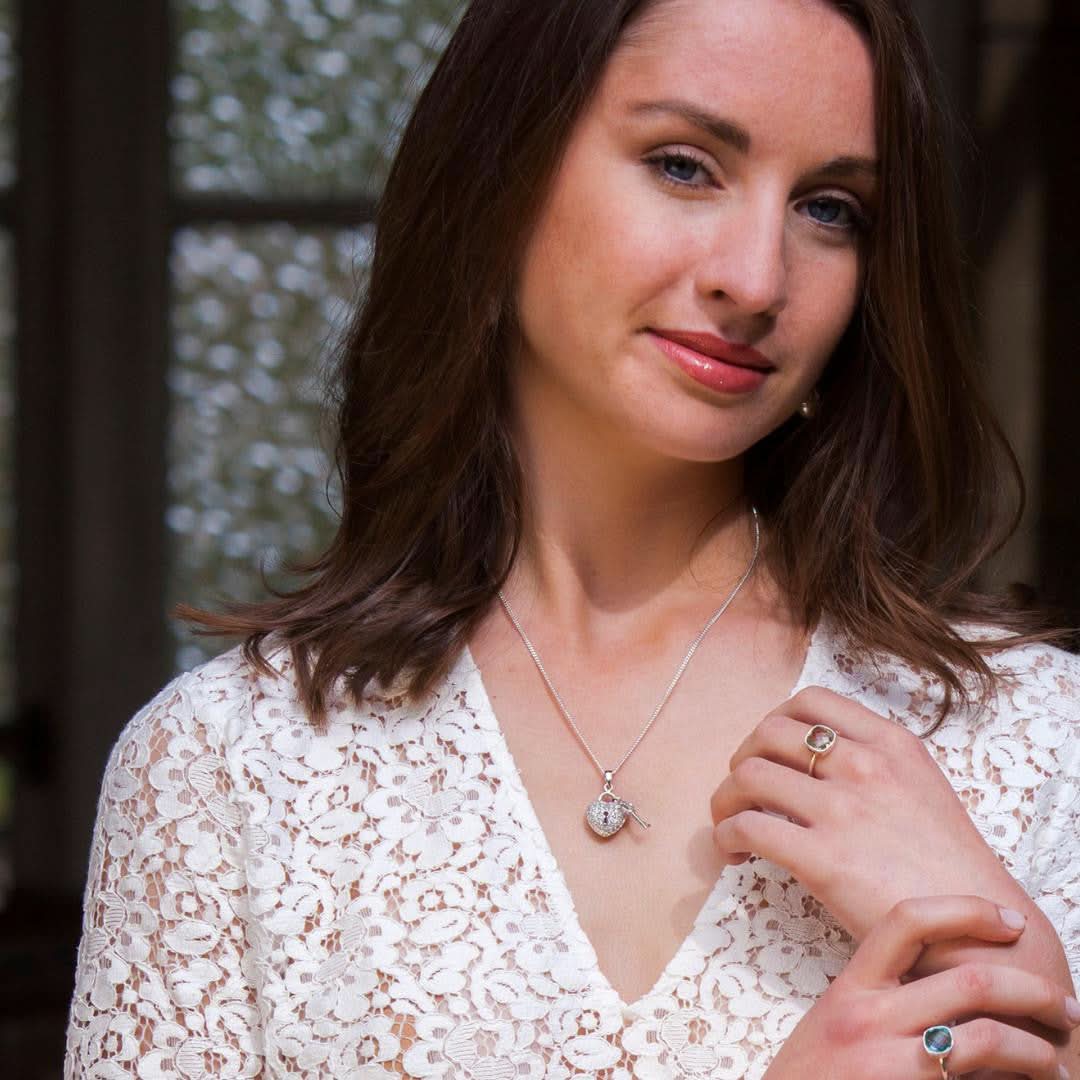 Key To My Heart Pendant Necklace - Elegant White Jewelry Gift for Women - Perfect for Valentine's Day, Anniversary & Romantic Occasions