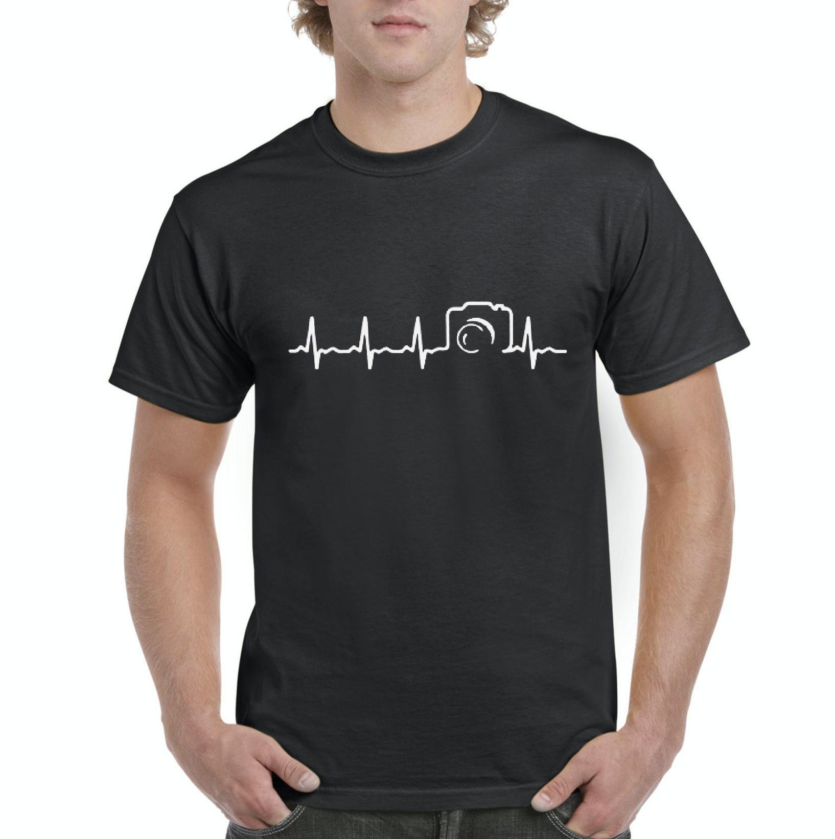Vintage Camera & Heartbeat Graphic Novelty T-Shirt for Men - Cool Photography Enthusiast Tee - Perfect for Casual Wear, Photographer Gifts & Creative Outfits