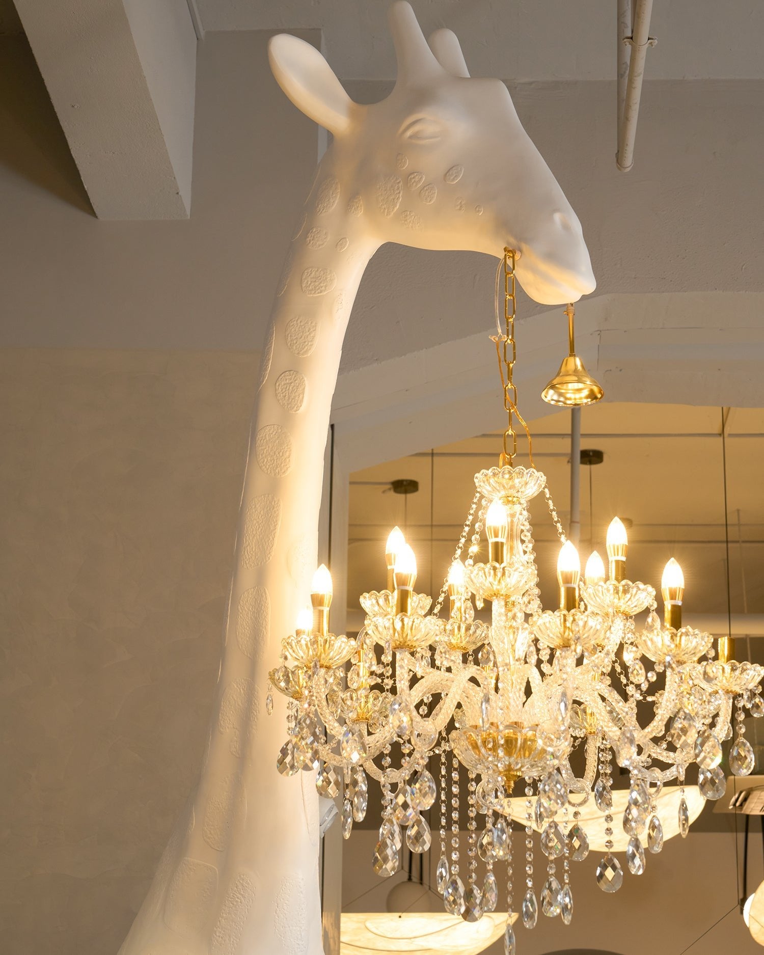 Modern Giraffe Sculpture Floor Lamp - Handmade Animal Decor for Living Room, Nursery & Bedroom - Tall Standing Light for Home & Office Decor