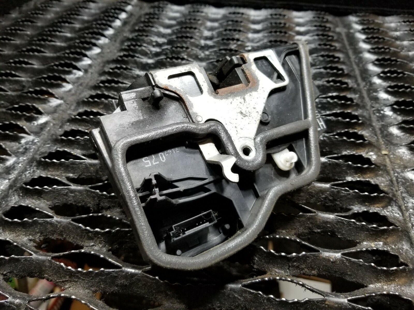 2006-2010 BMW X3 E83 Rear Left Driver Side Door Lock Actuator - OEM D34 Replacement Part - Perfect for Car Door Repair & Maintenance