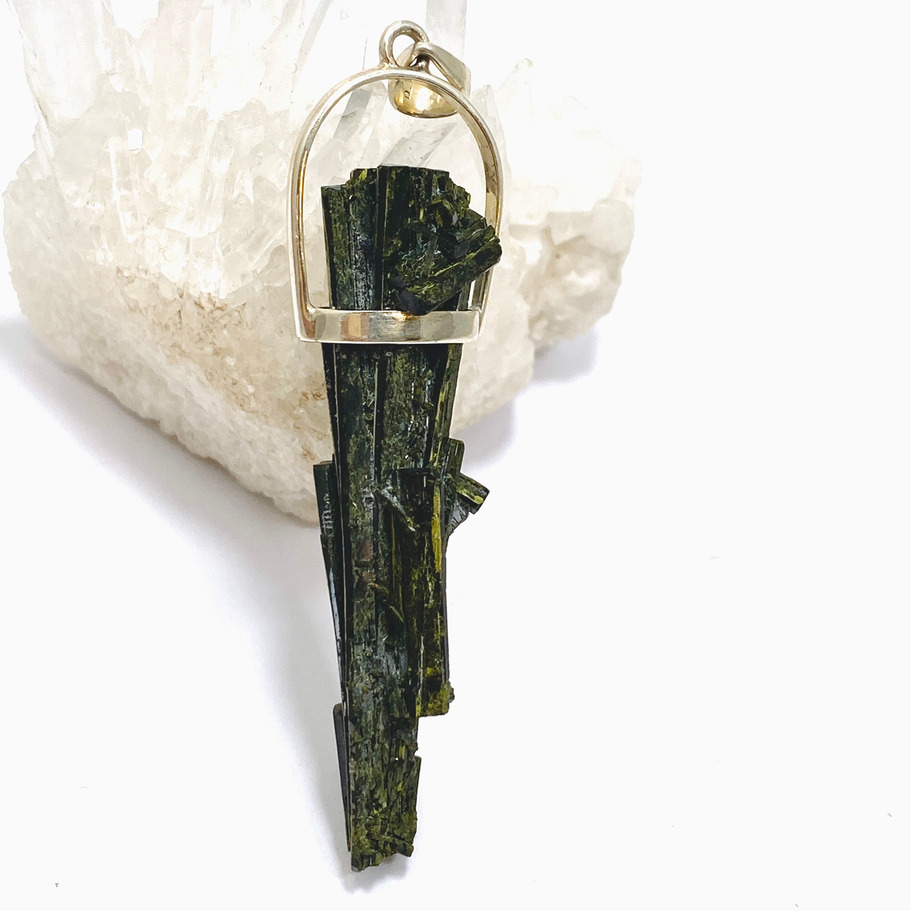 Natural Epidote Raw Stone Pendant Necklace - Unisex Healing Crystal Jewelry for Meditation, Energy Balancing & Spiritual Gifts