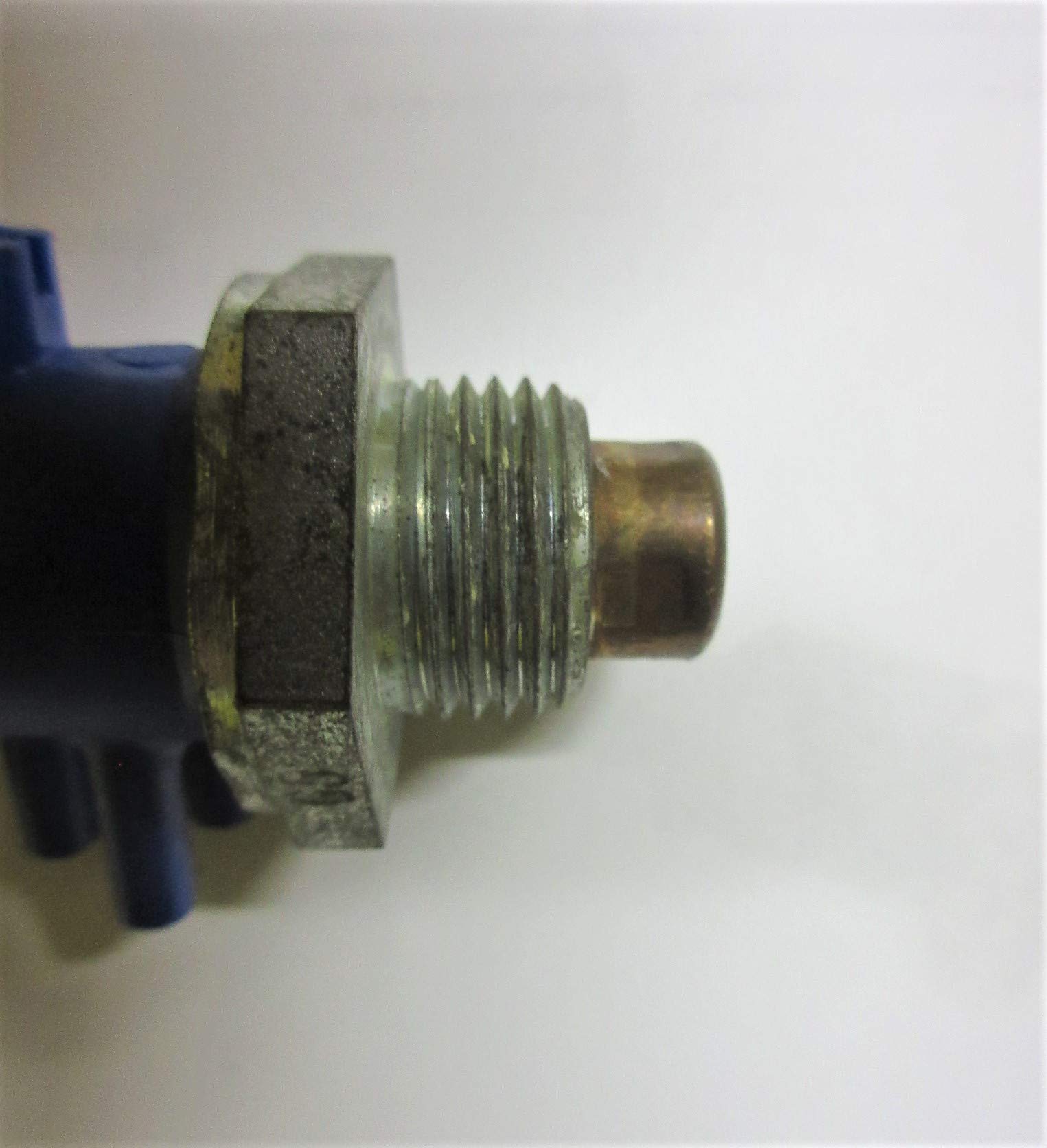 GM V8 400 CID Ported Vacuum Switch 3040871 - Replacement Part for Classic Cars & Trucks - Perfect for Engine Performance & Restoration Projects