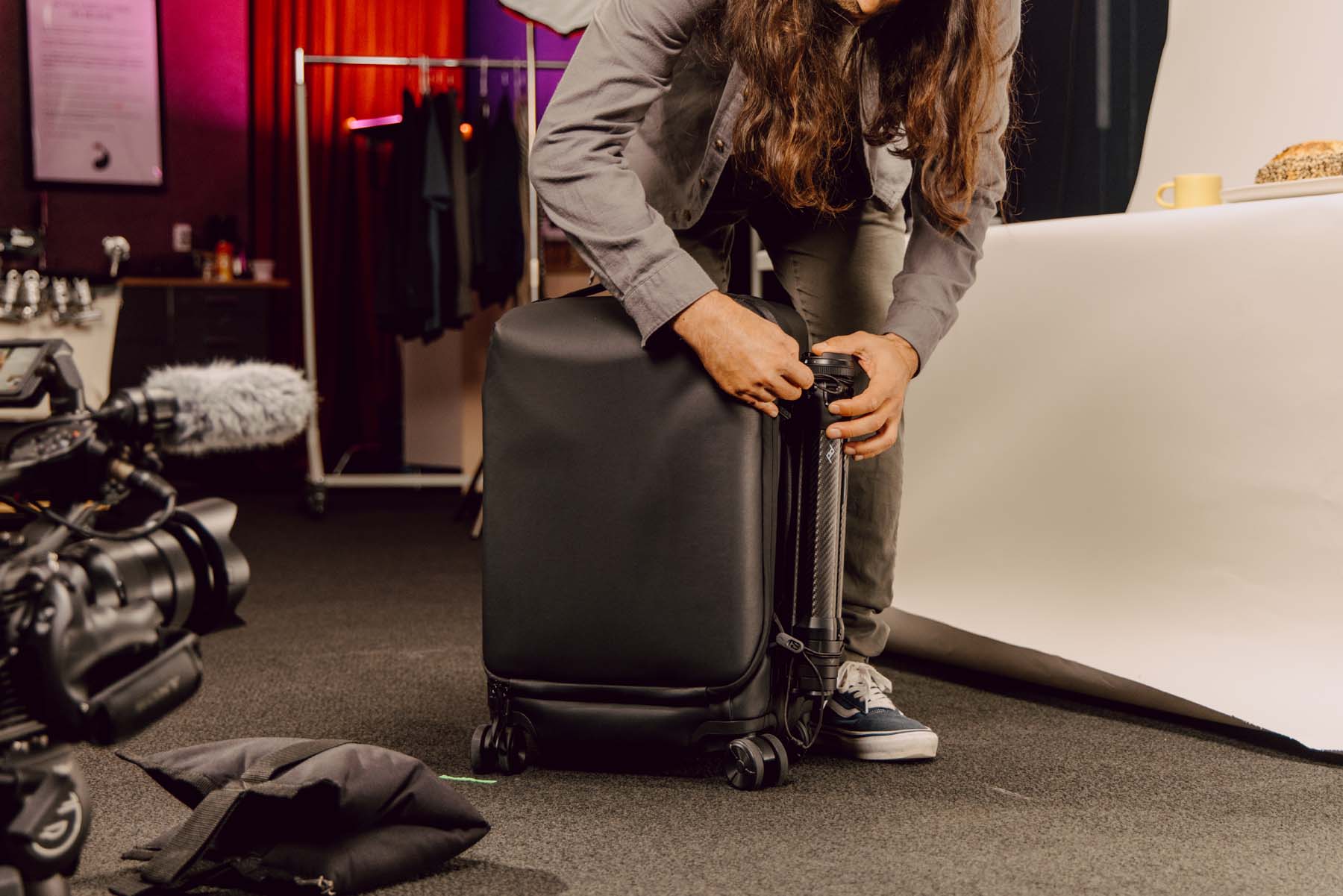 Peak Design Roller Pro Carry On Luggage - Premium Expandable Travel Suitcase with TSA Lock, Lightweight & Durable for Business Trips & International Travel