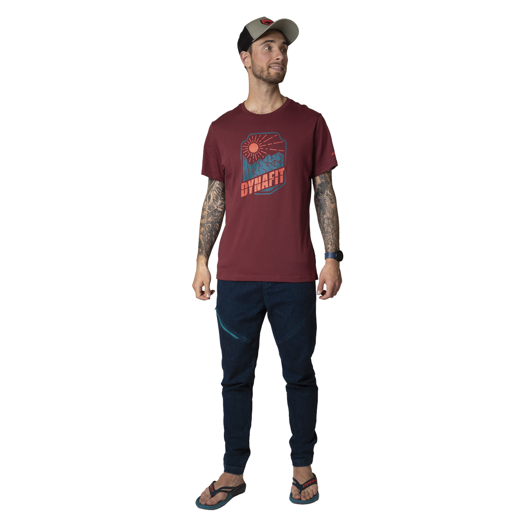 DYNAFIT Men's Graphic Cotton Short Sleeve T-Shirt - Comfortable Casual Tee for Outdoor Activities, Gym & Everyday Wear