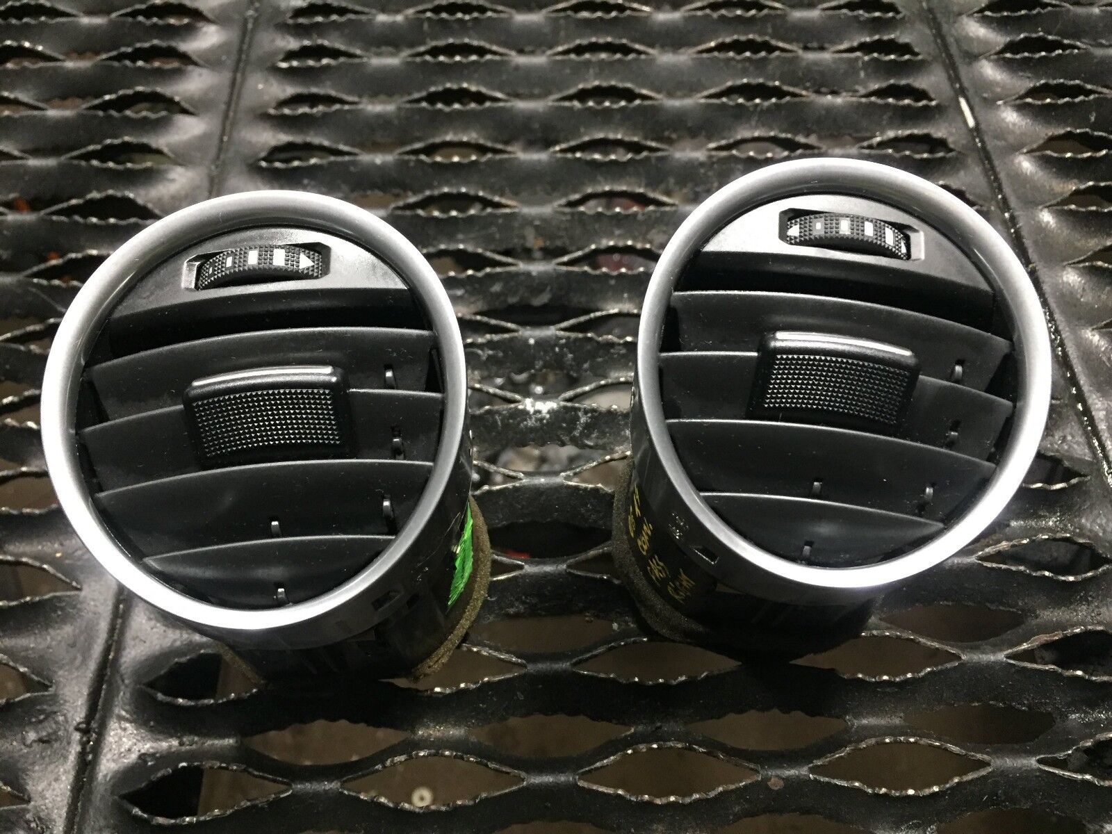 04 05 06 Audi A4 B6 Cabrio Dashboard Vent Left & Right OEM Pair - Replacement Air Vents for Audi A4 Convertible - Perfect for Interior Repair & Car Restoration Projects