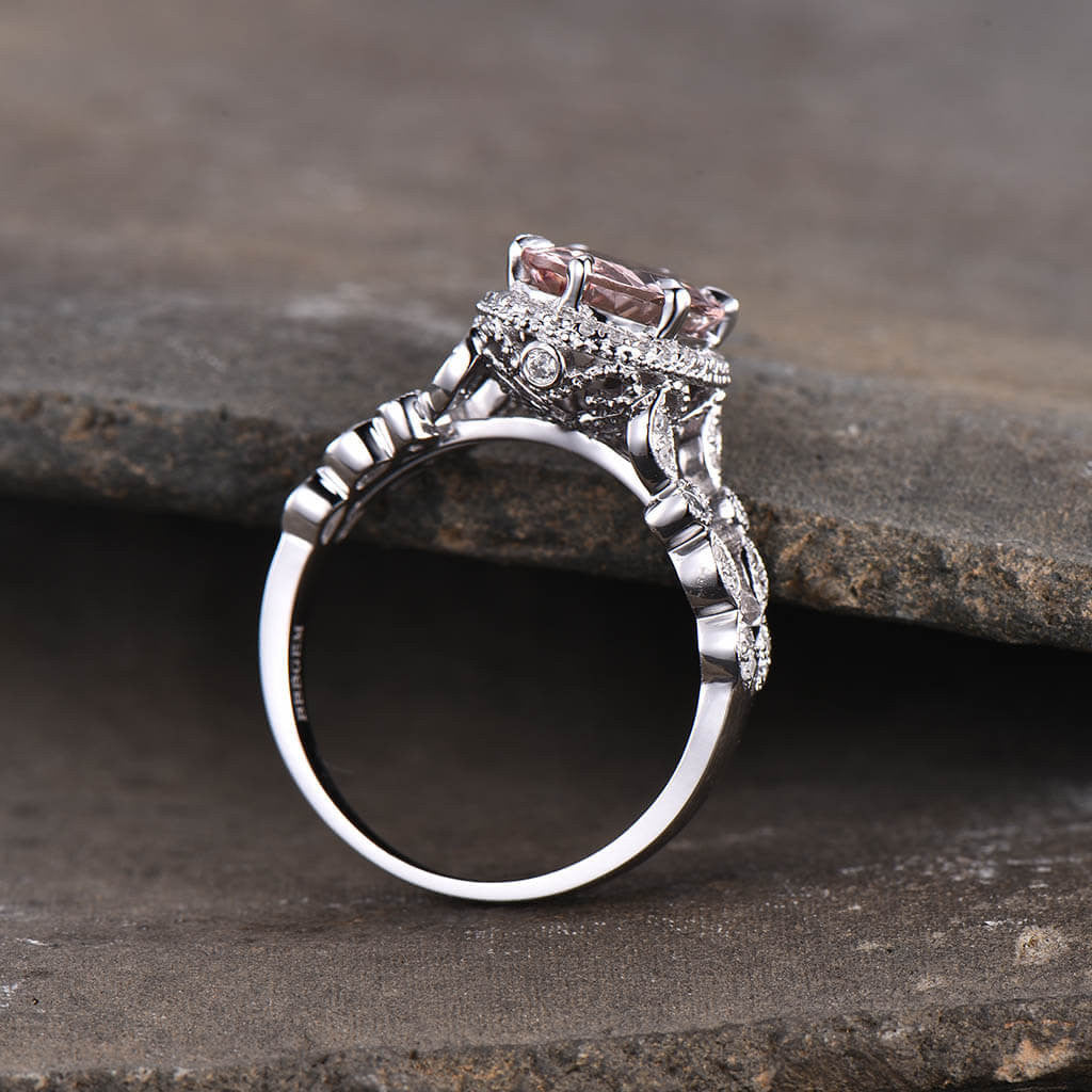 Exquisite Split Shank Oval Morganite Diamond Halo Engagement Ring for Women - Perfect for Proposals, Anniversaries & Romantic Occasions