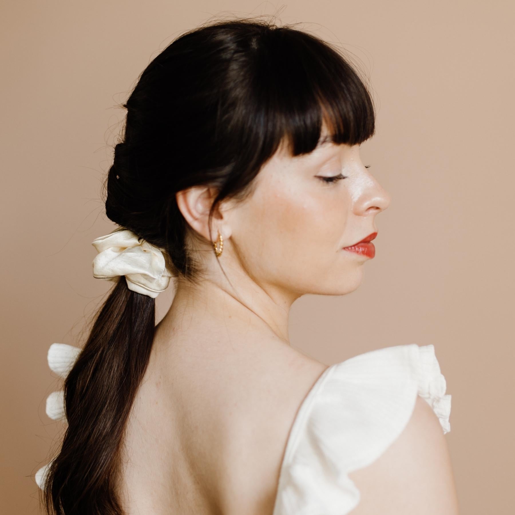 Chouchou Nina Satin Hair Bow Headband - Ivory Cellulose Satin for Women & Girls - Perfect for Weddings, Parties & Everyday Elegance