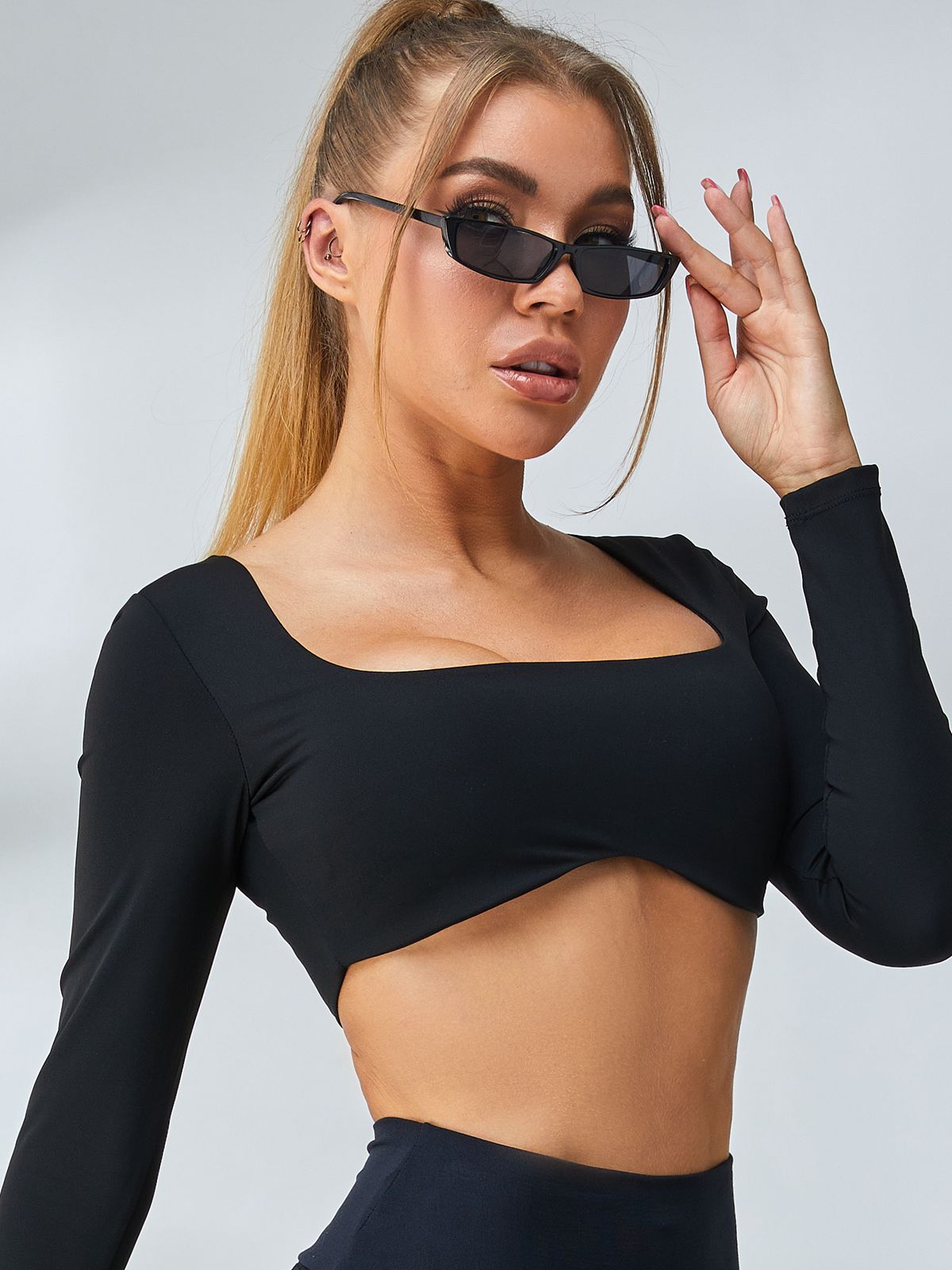 ZASUWA Women's Solid Color Long Sleeve V-Neck T-Shirt - Casual Comfort Top for Everyday Wear, Work & Outfits