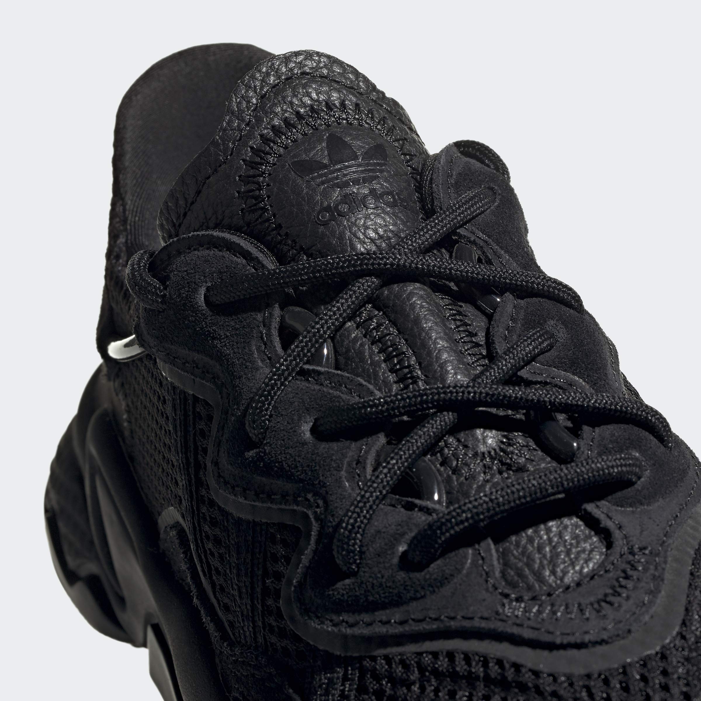 Adidas Originals Unisex Baby Ozweego Sneakers - Lightweight Comfortable Casual Shoes for Toddlers & Infants - Perfect for Playtime, Walks & Everyday Wear