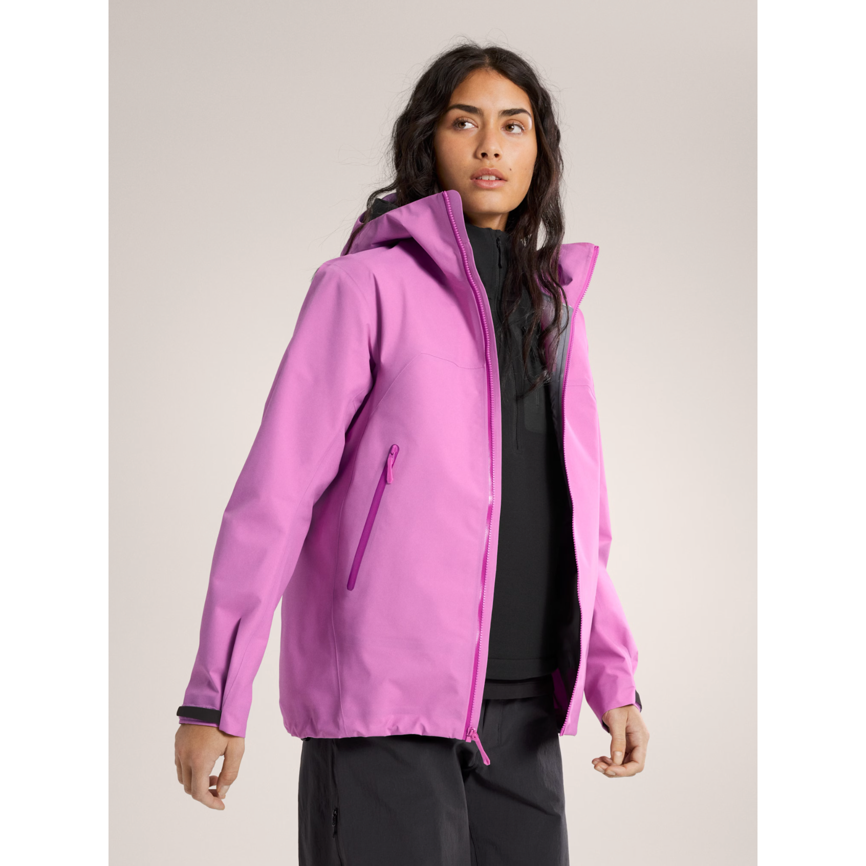 Arc'teryx Women's Beta Jacket - Waterproof & Breathable Hardshell Rain Jacket for Hiking, Skiing & Outdoor Adventures