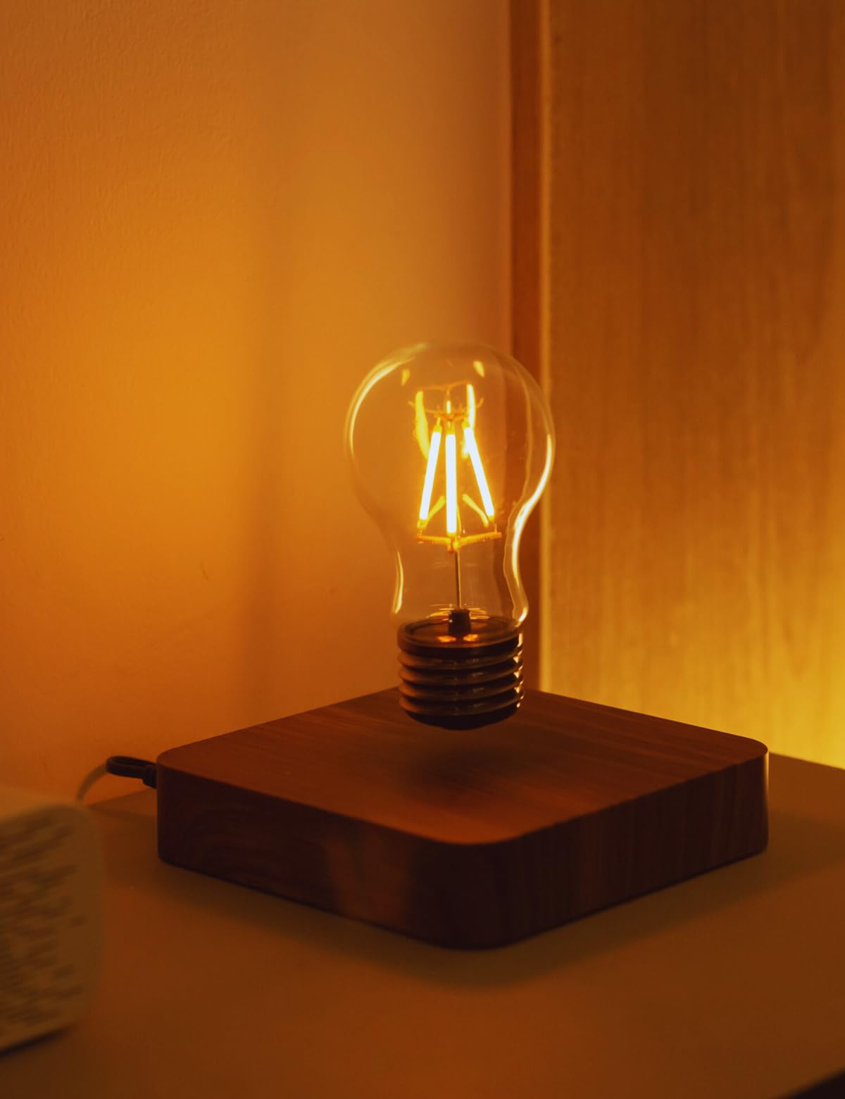 MOOCCI Magnetic Floating Levitating Bulb Lamp - 360° Wireless Rotating Night Light, Modern Desk Lamp for Home Office Decor, Unique Tech Gadget Gift (Square-Classic Bulb) - Perfect for Bedside Lighting, Workspace Illumination & Creative Home Decor