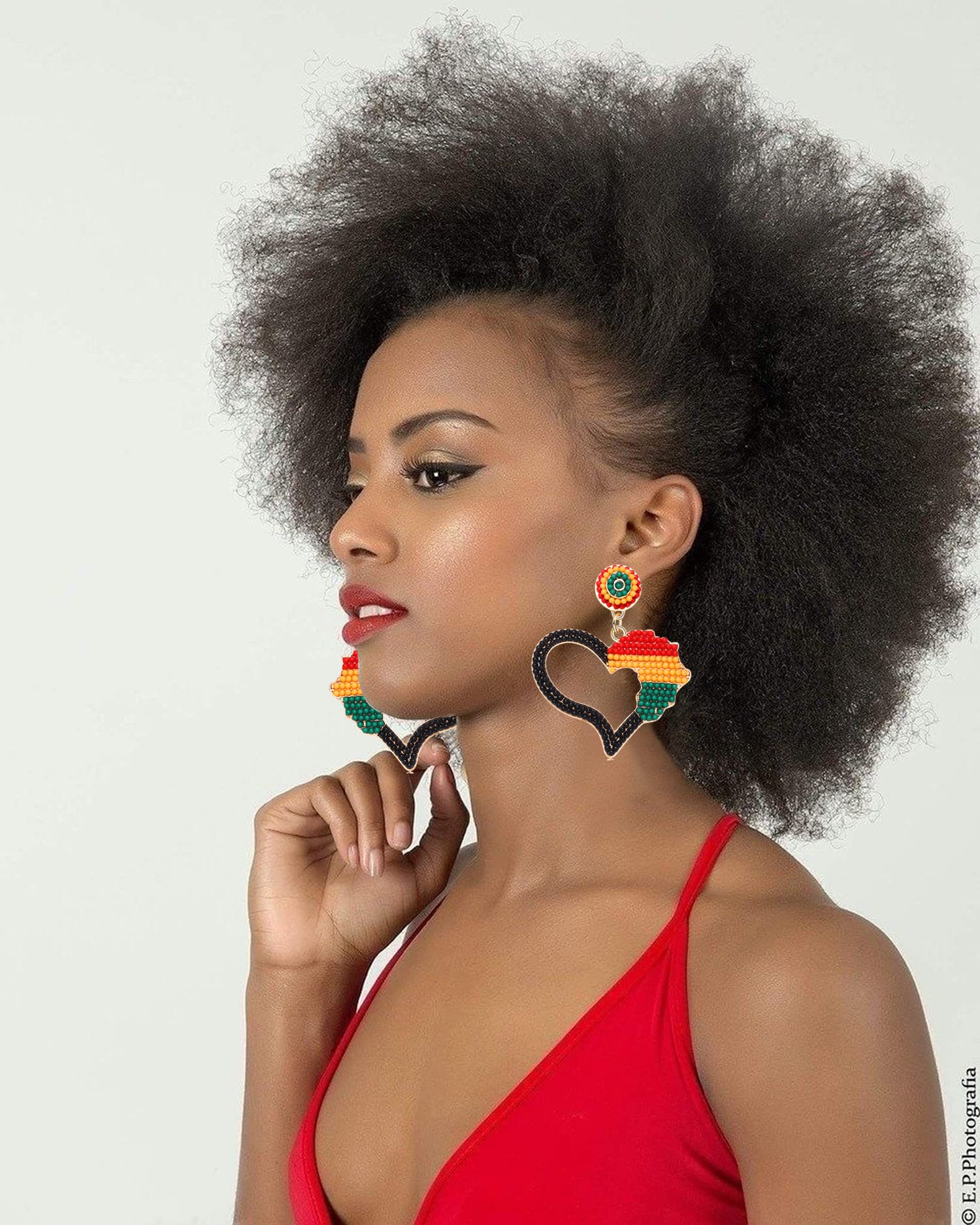 Crystal Beaded Afro Dangle Earrings for Women - African Map & Heart Design Ethnic Jewelry - Juneteenth Inspired Gift for Black Women - Perfect for Parties, Weddings & Cultural Celebrations