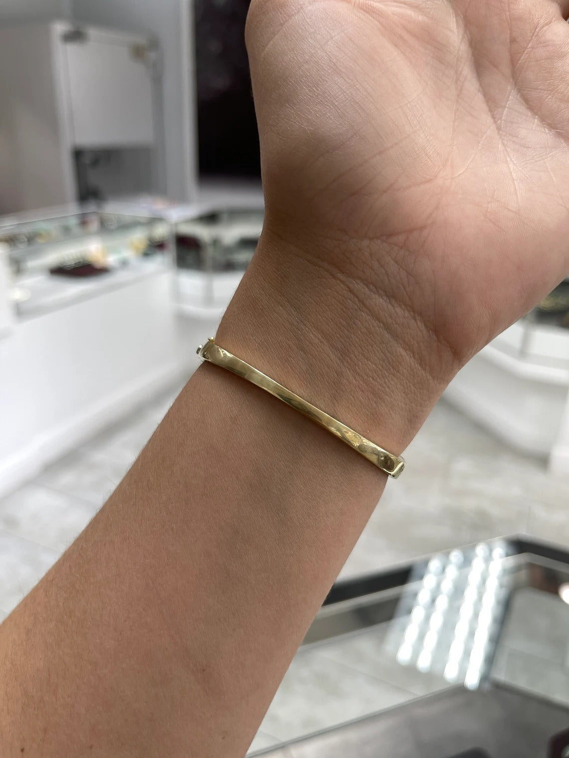 2.0 Carat 14K Gold Colombian Emerald Pear Cut Bangle Bracelet for Women - Elegant Jewelry Gift for Birthday, Anniversary & Special Occasions