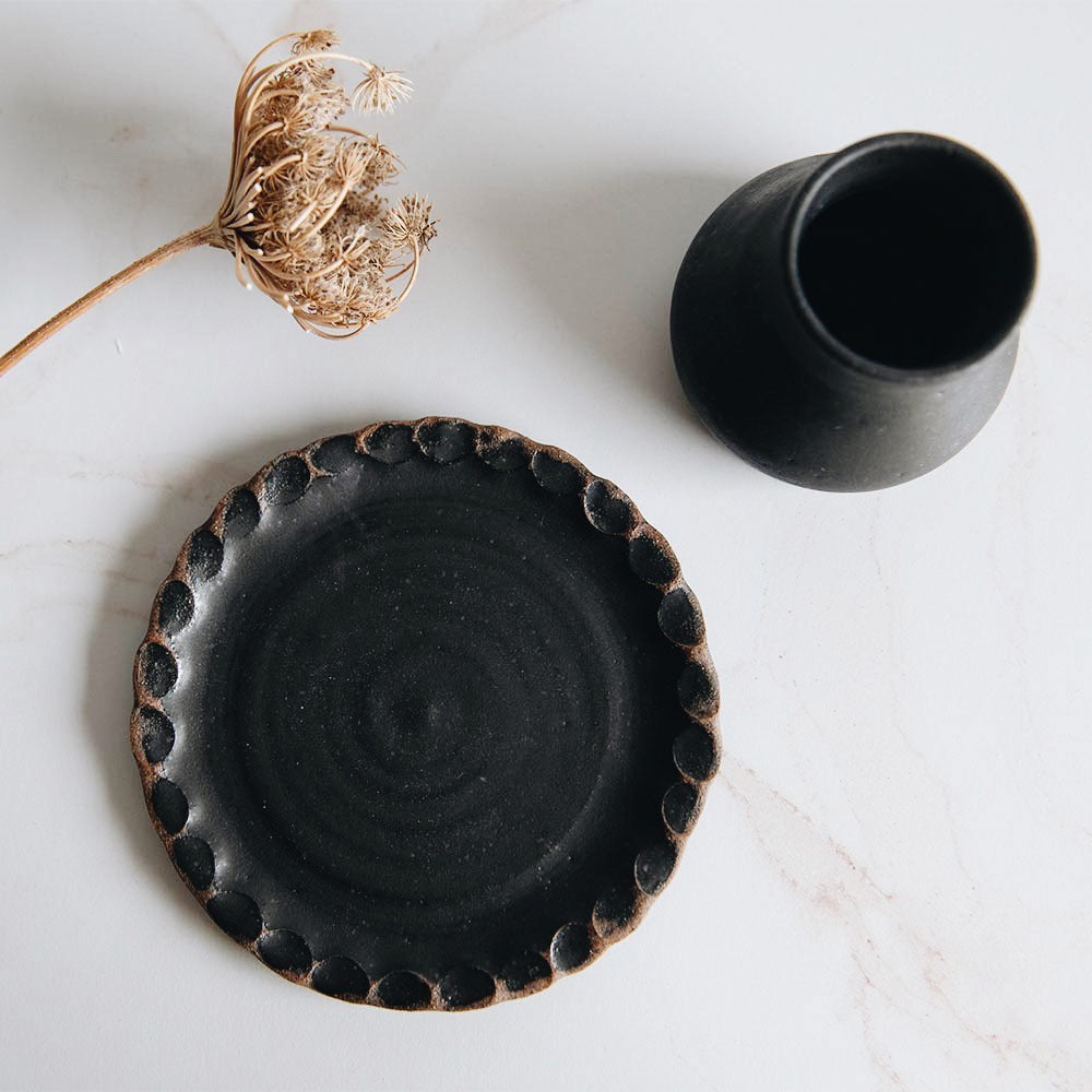 Elegant Dark Ceramic Scalloped Serving Dish - Perfect for Appetizers, Desserts & Home Decor | Microwave & Dishwasher Safe